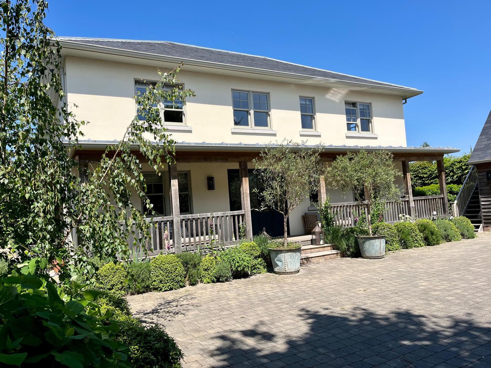 Beautiful Oasis Near Waterfront