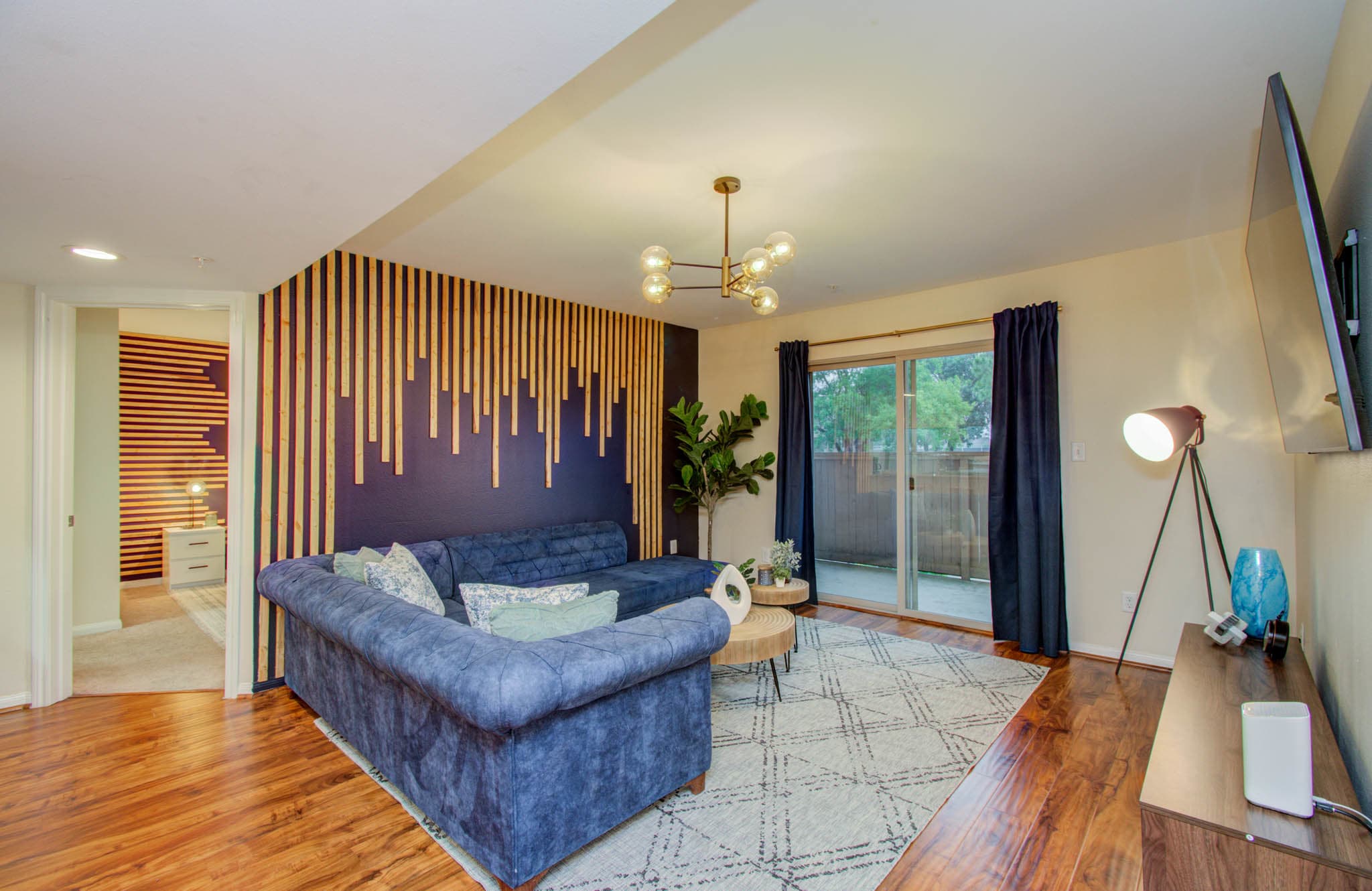 3 Bedrooms, Spacious Central Condo w Pool — Houston, TX — vacation rental