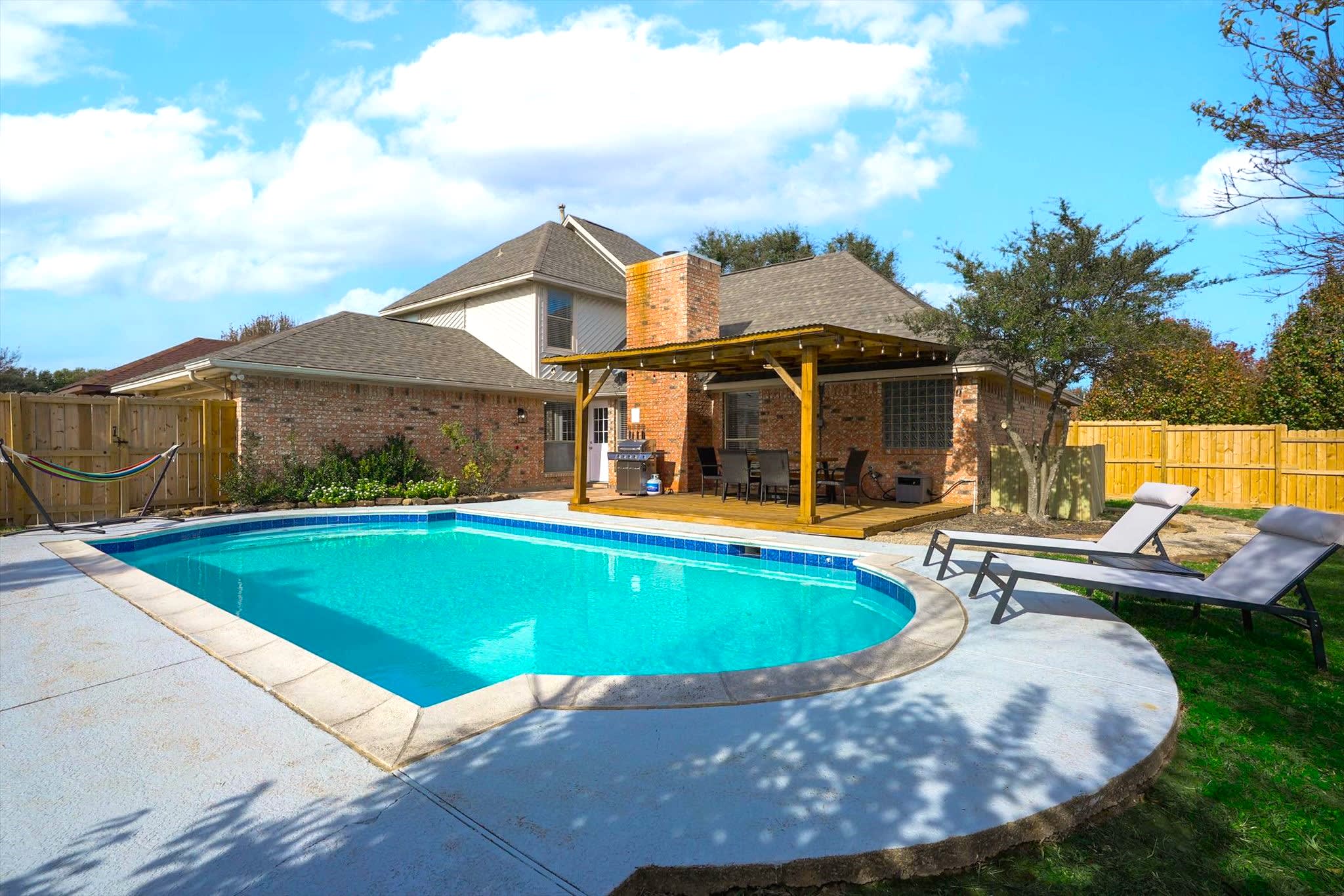 The Prestige Poolside Escape - 5BR w/Cinema & Gaming