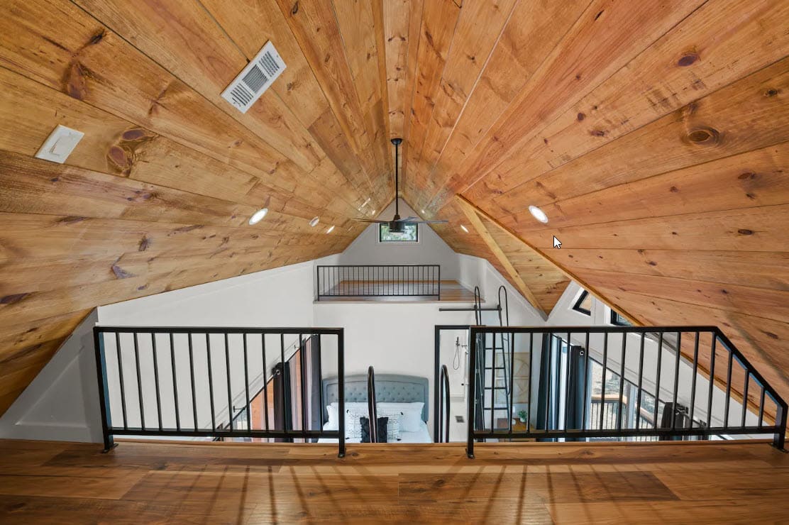 Entertainment Cabin Retreat, Spa Games & Play Zone