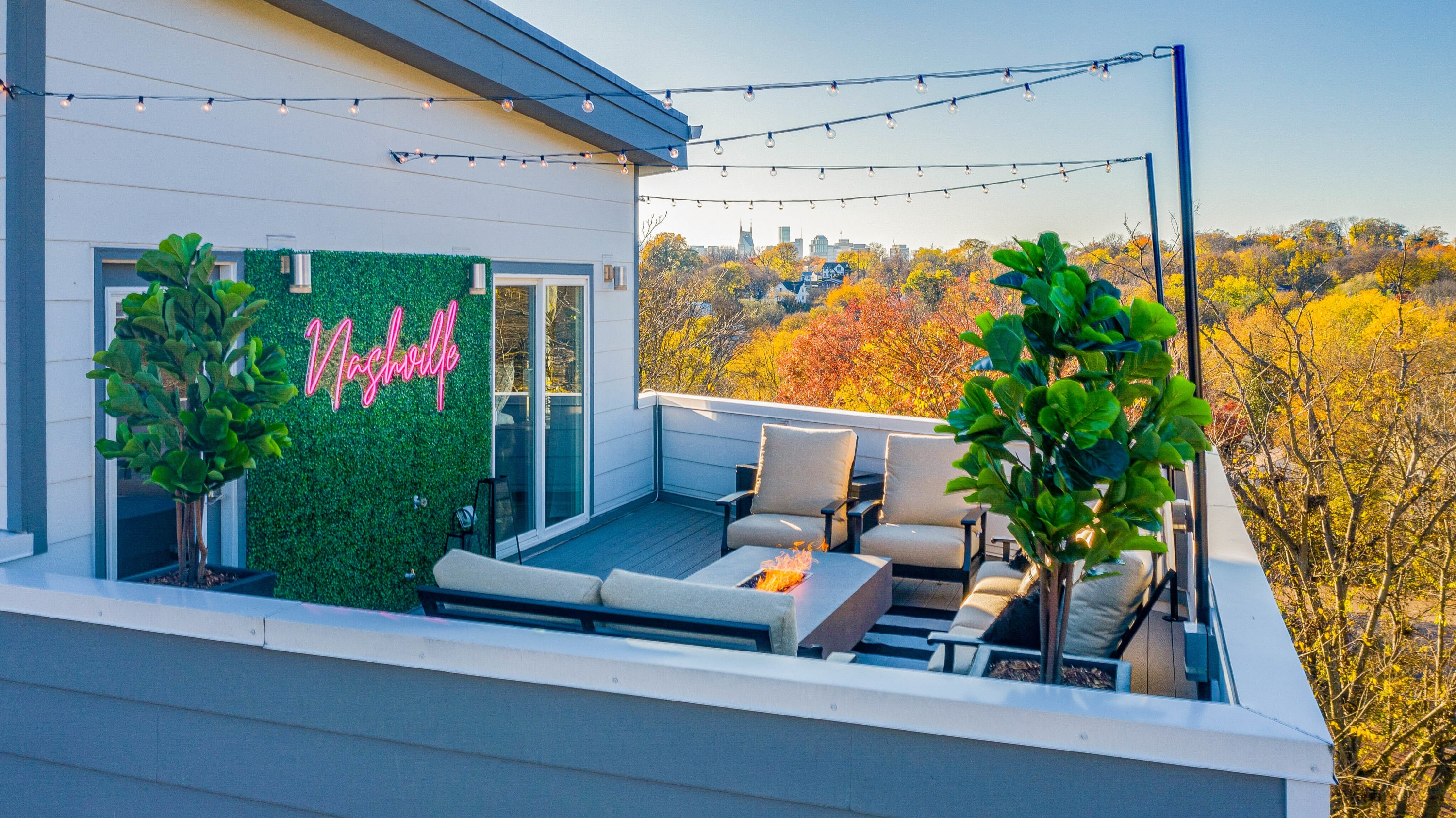 Huge Luxe Home! 11 Beds - Rooftop Fire pit! — Nashville, TN — vacation rental