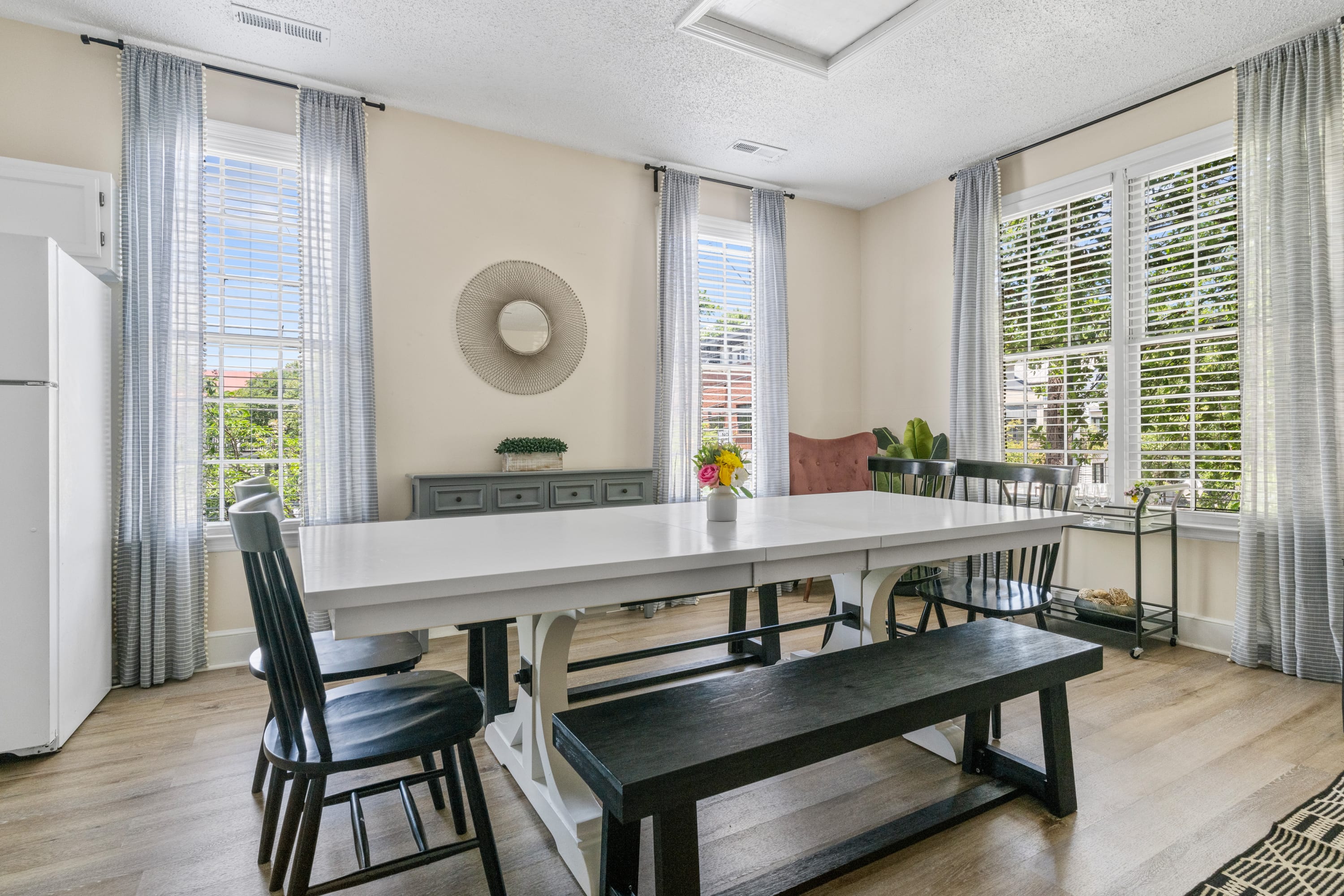 Dining Area with seating for your group! This is a bright and welcoming space!