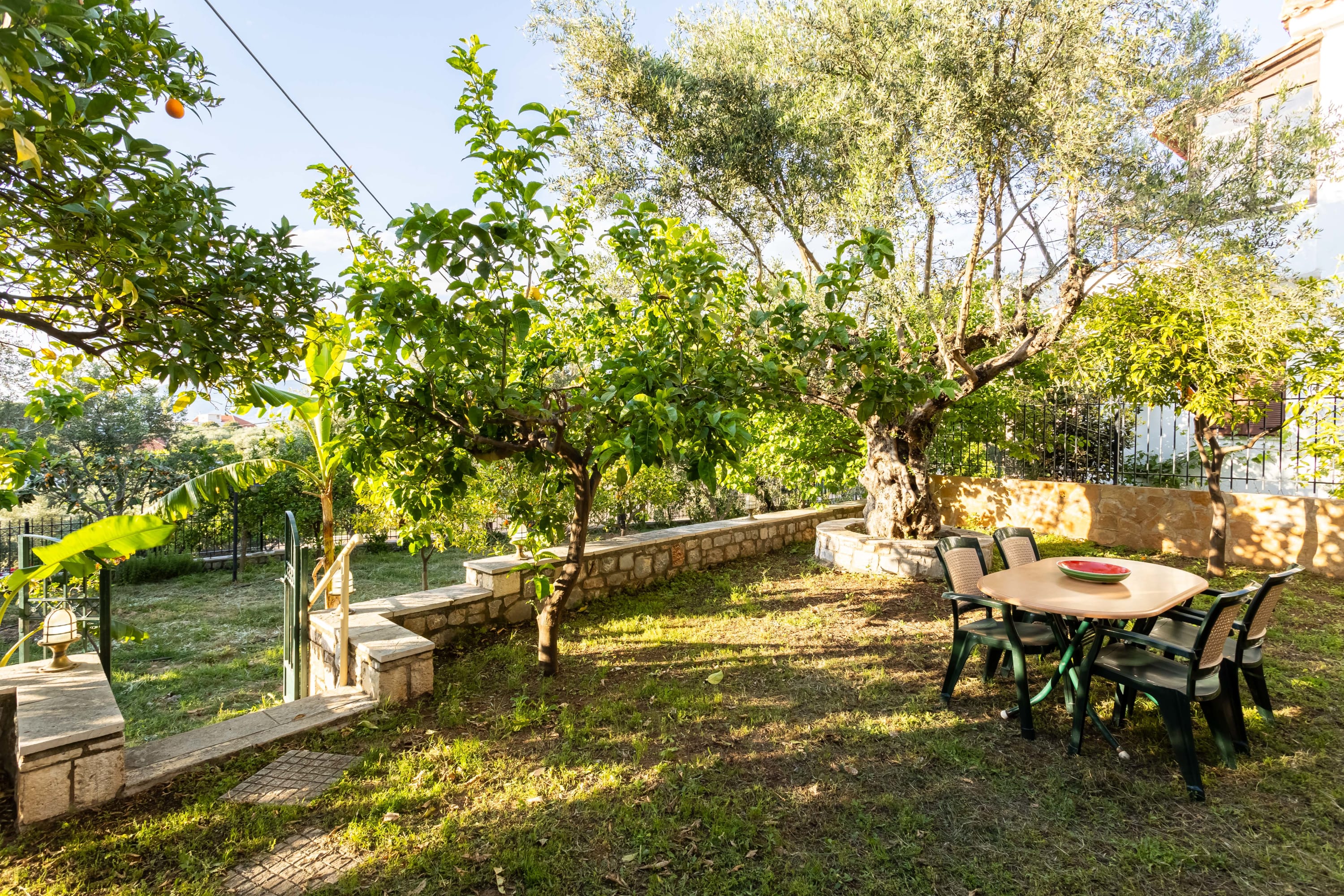 Avia's Seaside Hideaway with Lush Garden — Avia, Avia — vacation rental