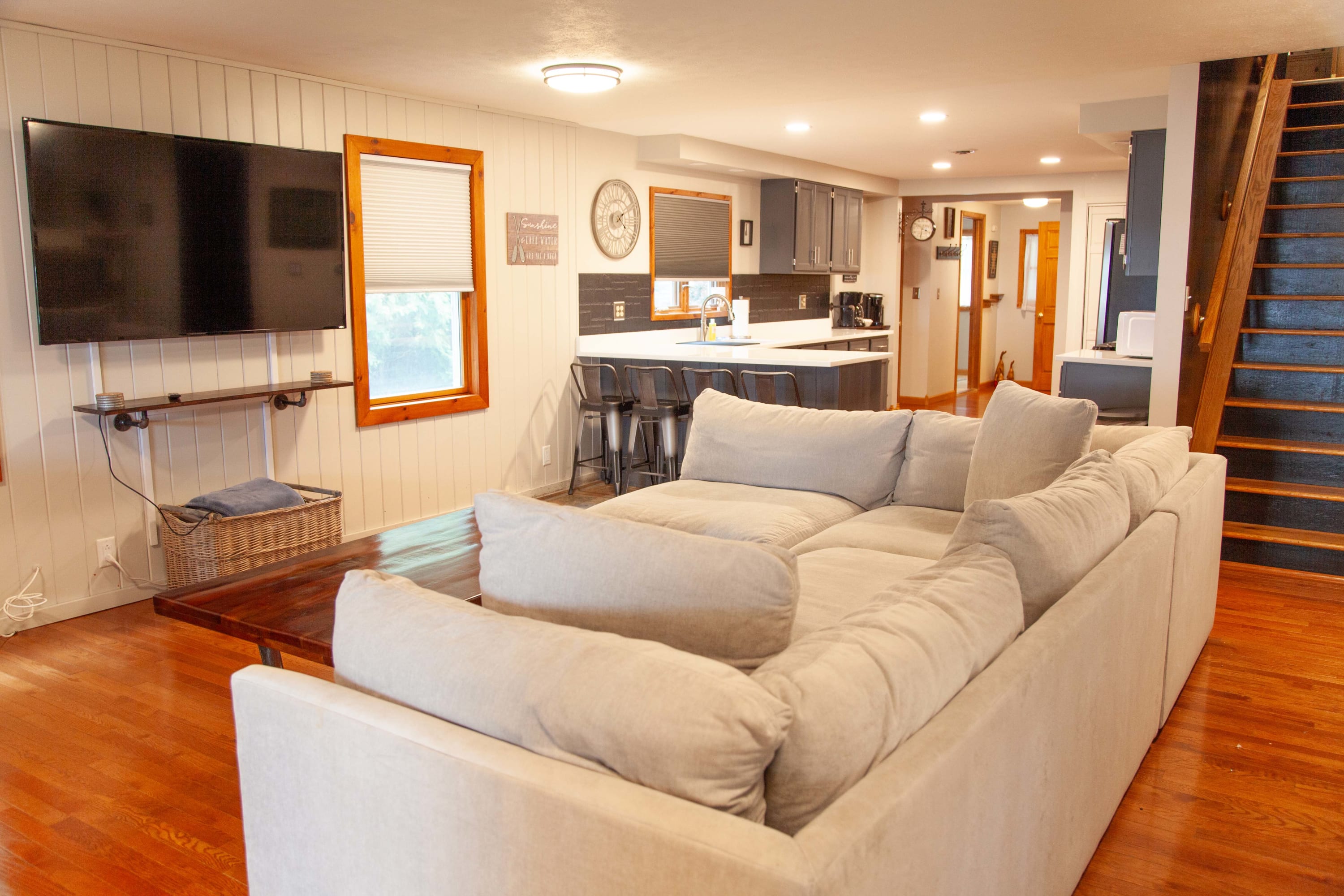 Lakefront House w/ Hot Tub & Game Rooms - Picture 4