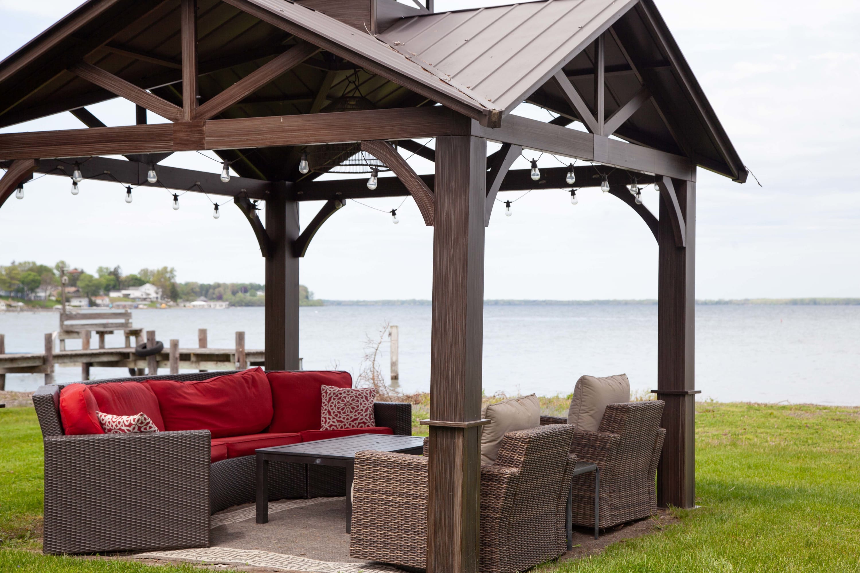 Lakefront House w/ Hot Tub & Game Rooms - Picture 2