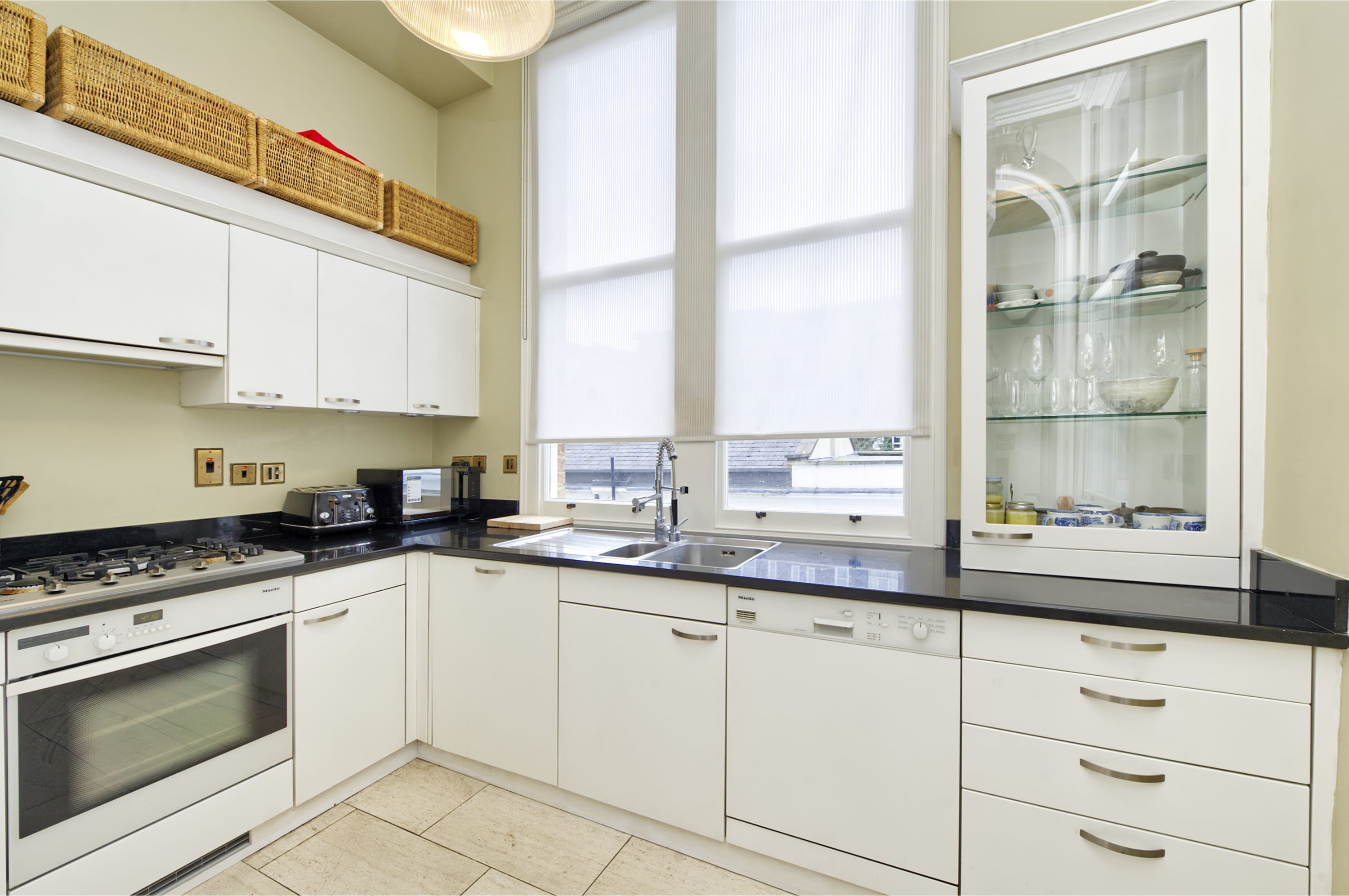 Grand 2 bedroom Flat, Kensington in Queen's Gate 7 SW7 5EH - Property image 13 - VivreStays