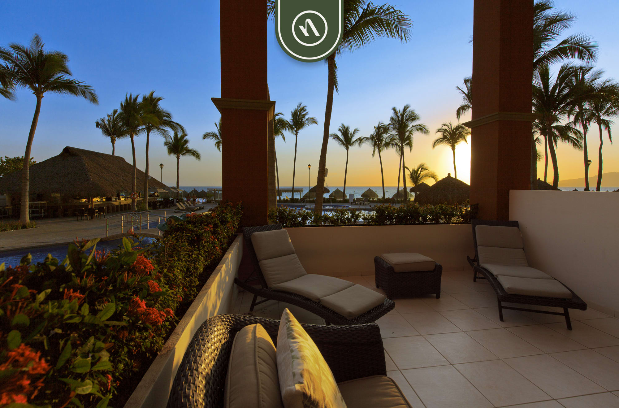 Amazing Studio with Terrace Overlooking the Ocean