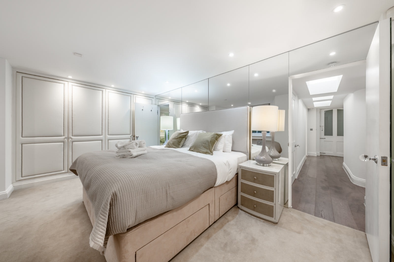 Elegant Knightsbridge Apartment near Harrods in Hans Place SW1X 0JY - Property image 2 - VivreStays