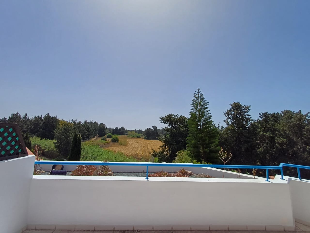 Paradise Gardens - superb, large 3 bed 2 bath apt