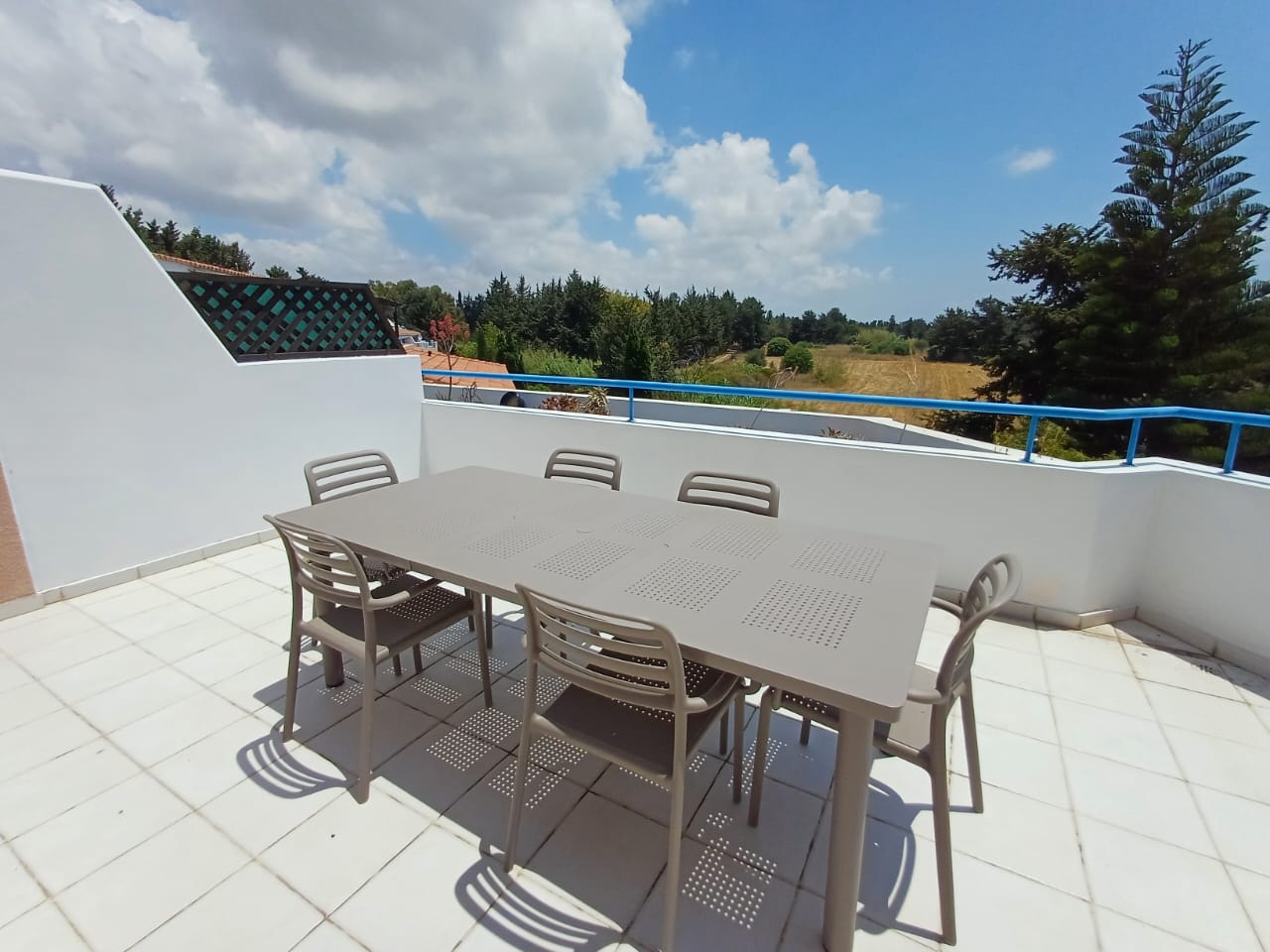 Paradise Gardens - superb, large 3 bed 2 bath apt