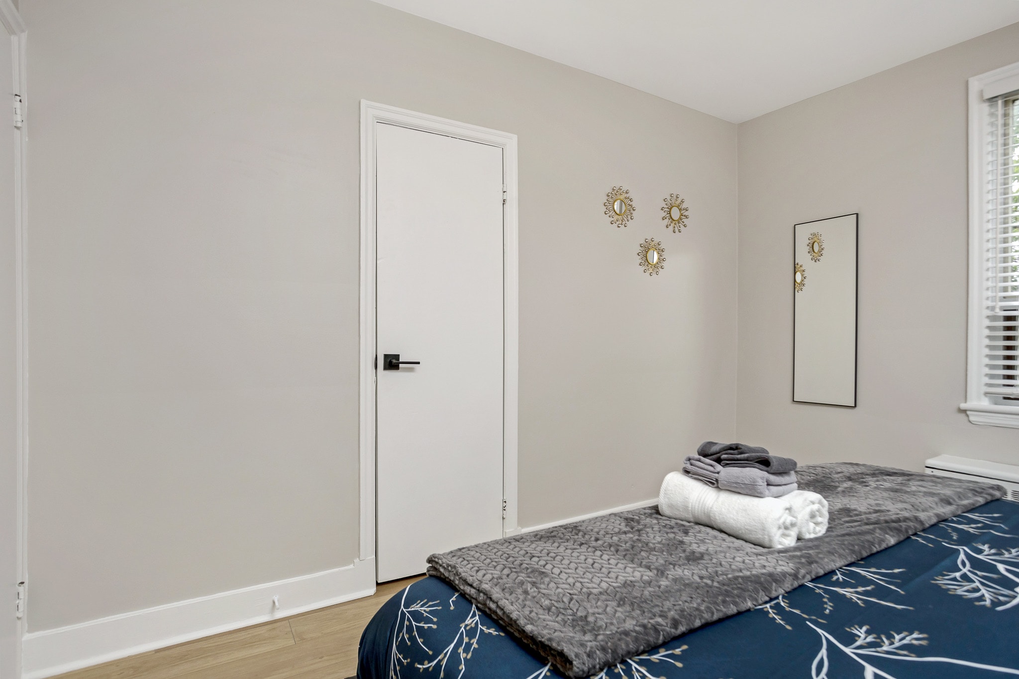 King bedroom with fresh linens 