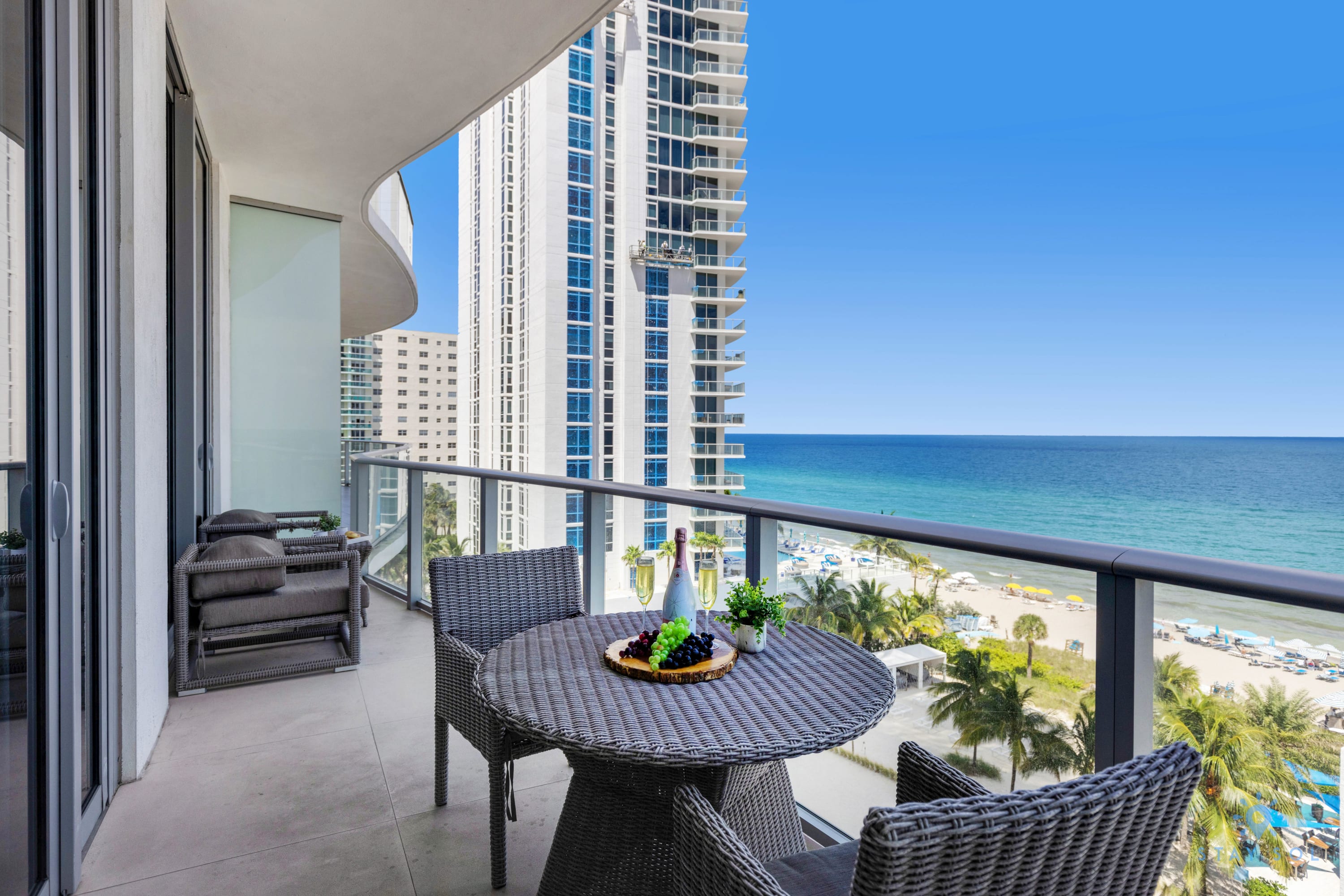 Front Oceanview Balcony|Beachfront Condo|Pools - Foto 1