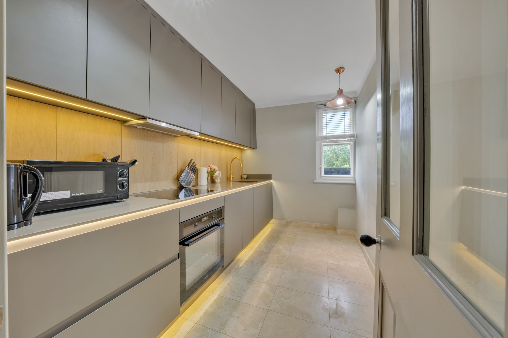 View Deluxe 1-bedroom apartment behind Harrods w/AC in 24 Hans Place SW1X 0JY Deluxe 1-bedroom apartment behind Harrods w/AC in 24 Hans Place SW1X 0JY - Property image 8 - VivreStays