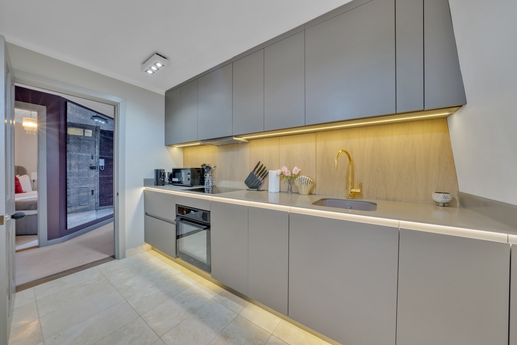 View Deluxe 1-bedroom apartment behind Harrods w/AC in 24 Hans Place SW1X 0JY Deluxe 1-bedroom apartment behind Harrods w/AC in 24 Hans Place SW1X 0JY - Property image 9 - VivreStays