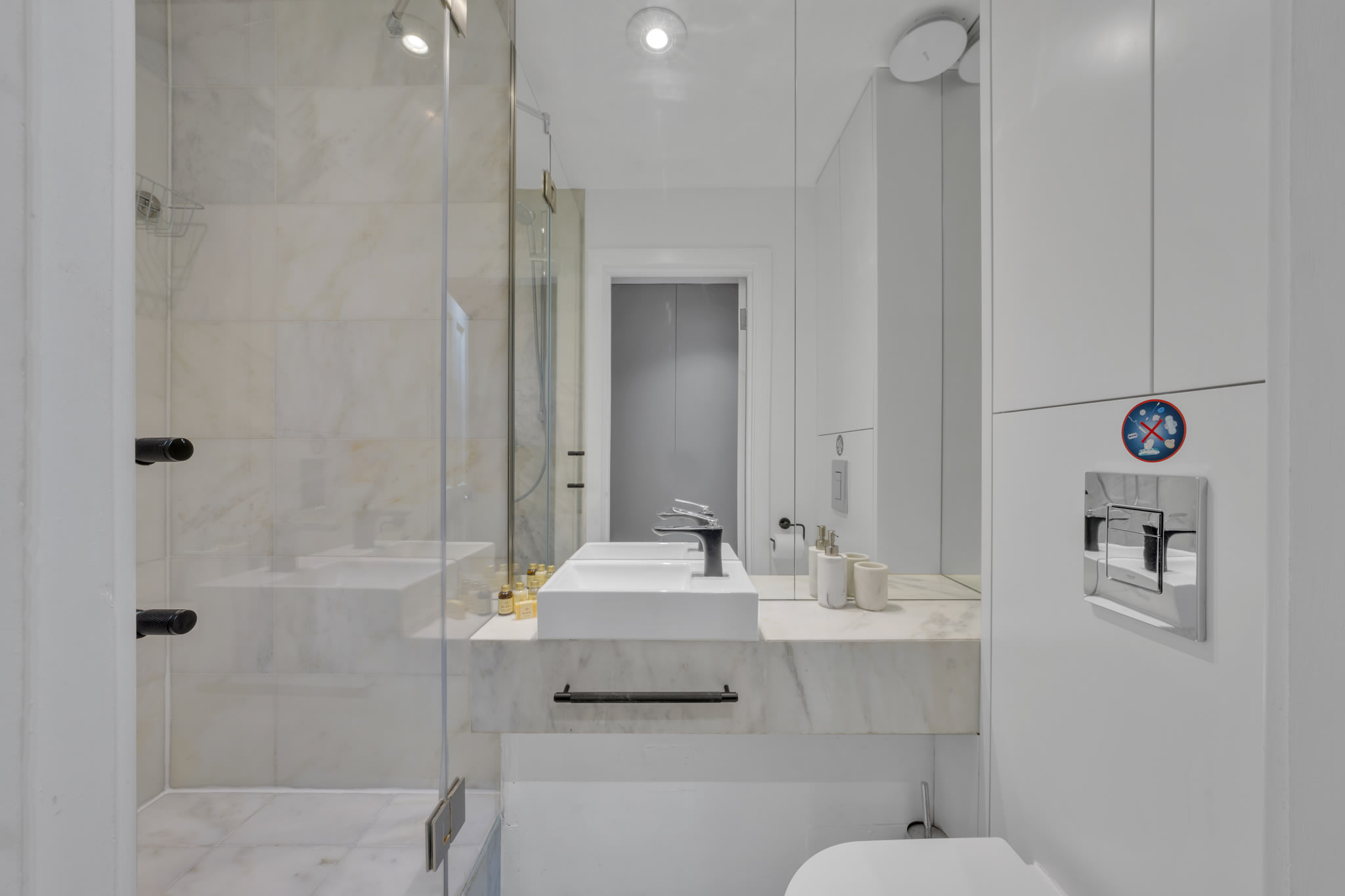 View Deluxe 1-bedroom apartment behind Harrods w/AC in 24 Hans Place SW1X 0JY Deluxe 1-bedroom apartment behind Harrods w/AC in 24 Hans Place SW1X 0JY - Property image 15 - VivreStays