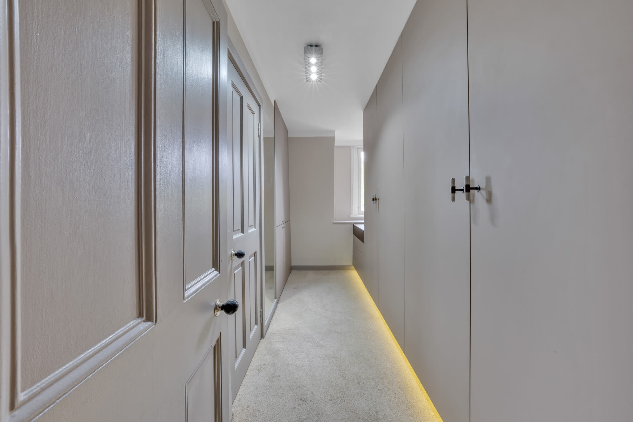 View Deluxe 1-bedroom apartment behind Harrods w/AC in 24 Hans Place SW1X 0JY Deluxe 1-bedroom apartment behind Harrods w/AC in 24 Hans Place SW1X 0JY - Property image 14 - VivreStays