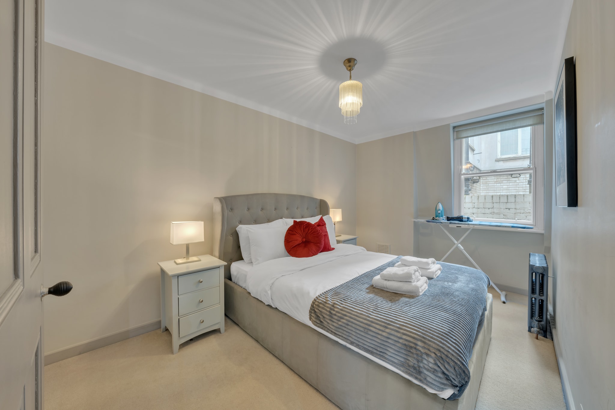 View Deluxe 1-bedroom apartment behind Harrods w/AC in 24 Hans Place SW1X 0JY Deluxe 1-bedroom apartment behind Harrods w/AC in 24 Hans Place SW1X 0JY - Property image 10 - VivreStays