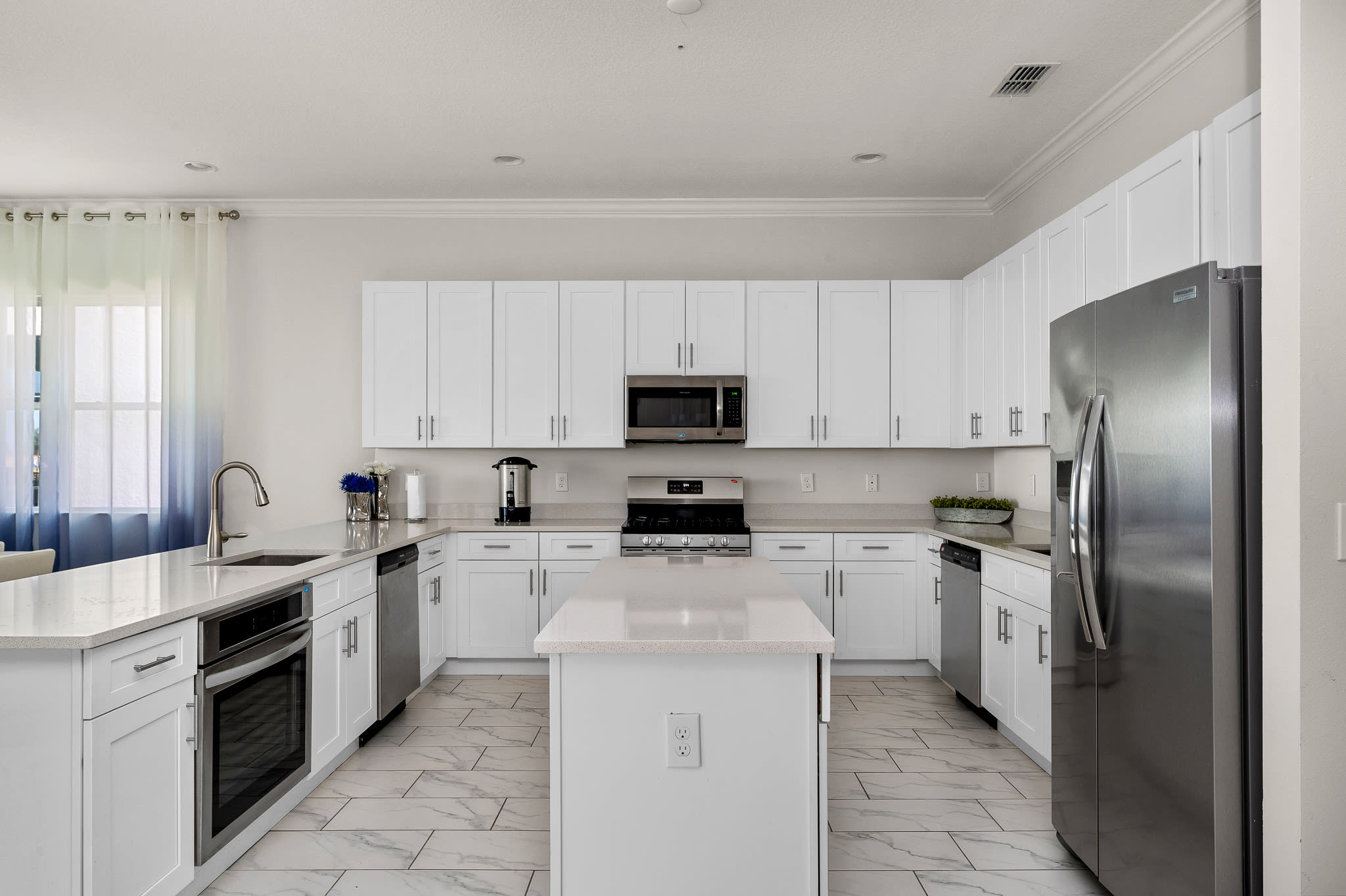 Brand NEW Eden Gardens Community! Luxury KOSHER Villa-w/ Heated Pool! + 12 MI to Disney!