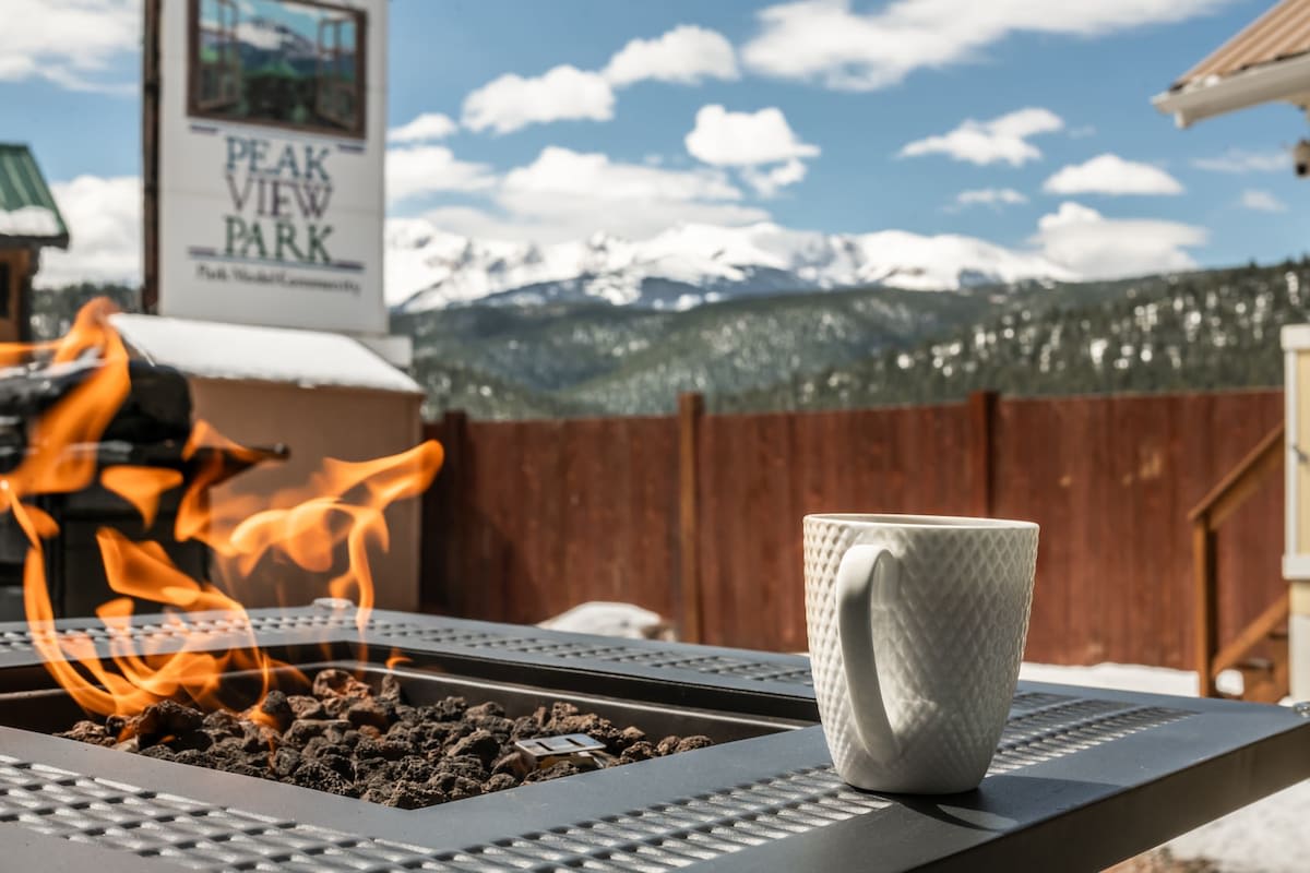 Pikes Peak BrightStar Boutique at dusk