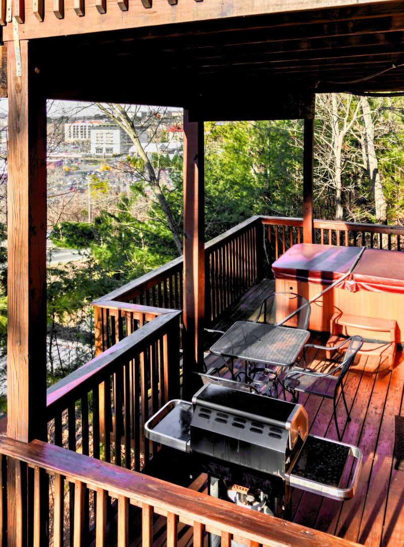 Relaxing Cabin Getaway, Sleep 4・Hot Tub・Grill・Deck — Pigeon Forge, TN — vacation rental