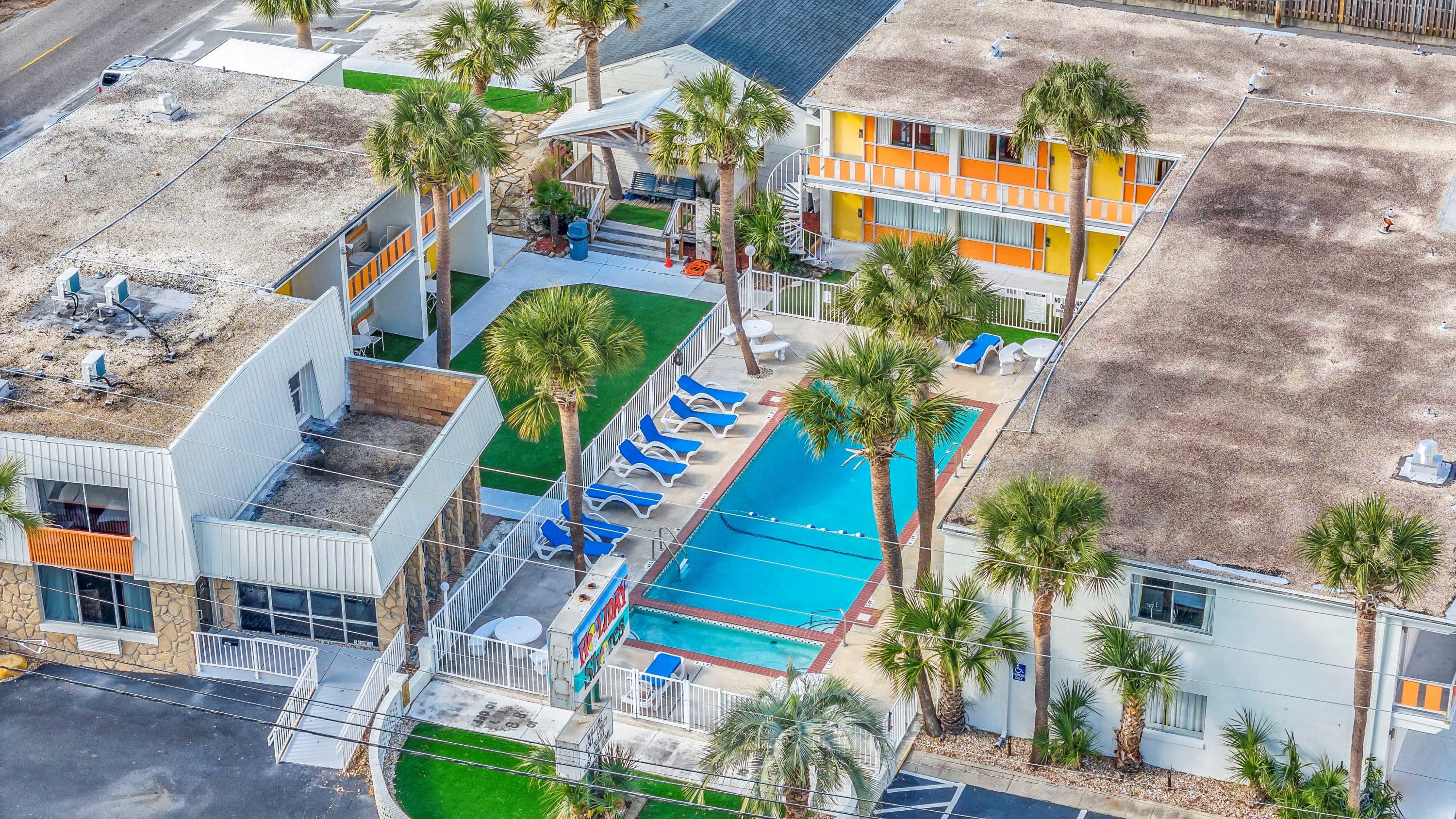 Holiday Shores Queen Suite | Photo 9