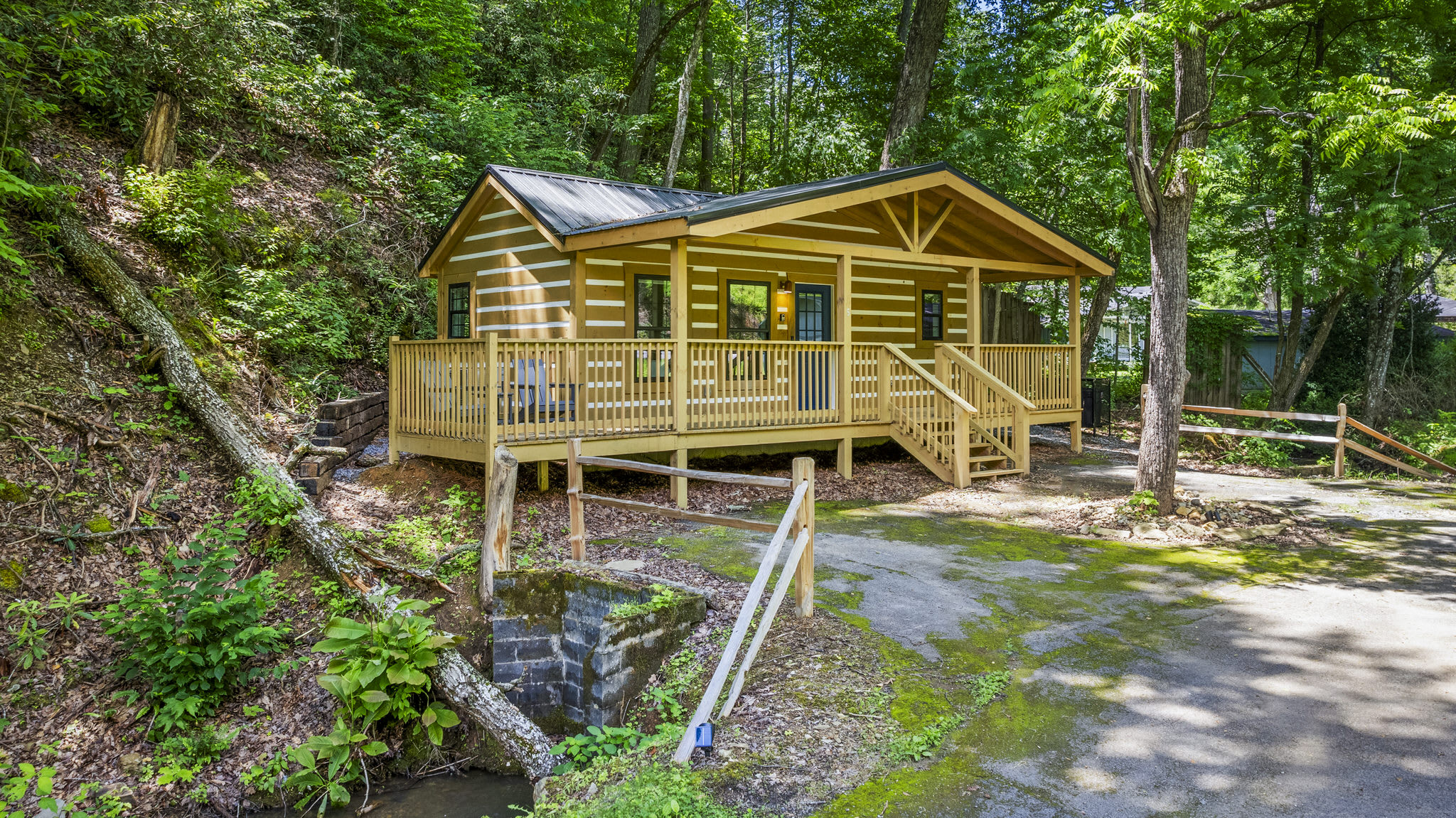 Cozy Gburg Cabin Getaway: Fire Pit & Fun, Pets OK
