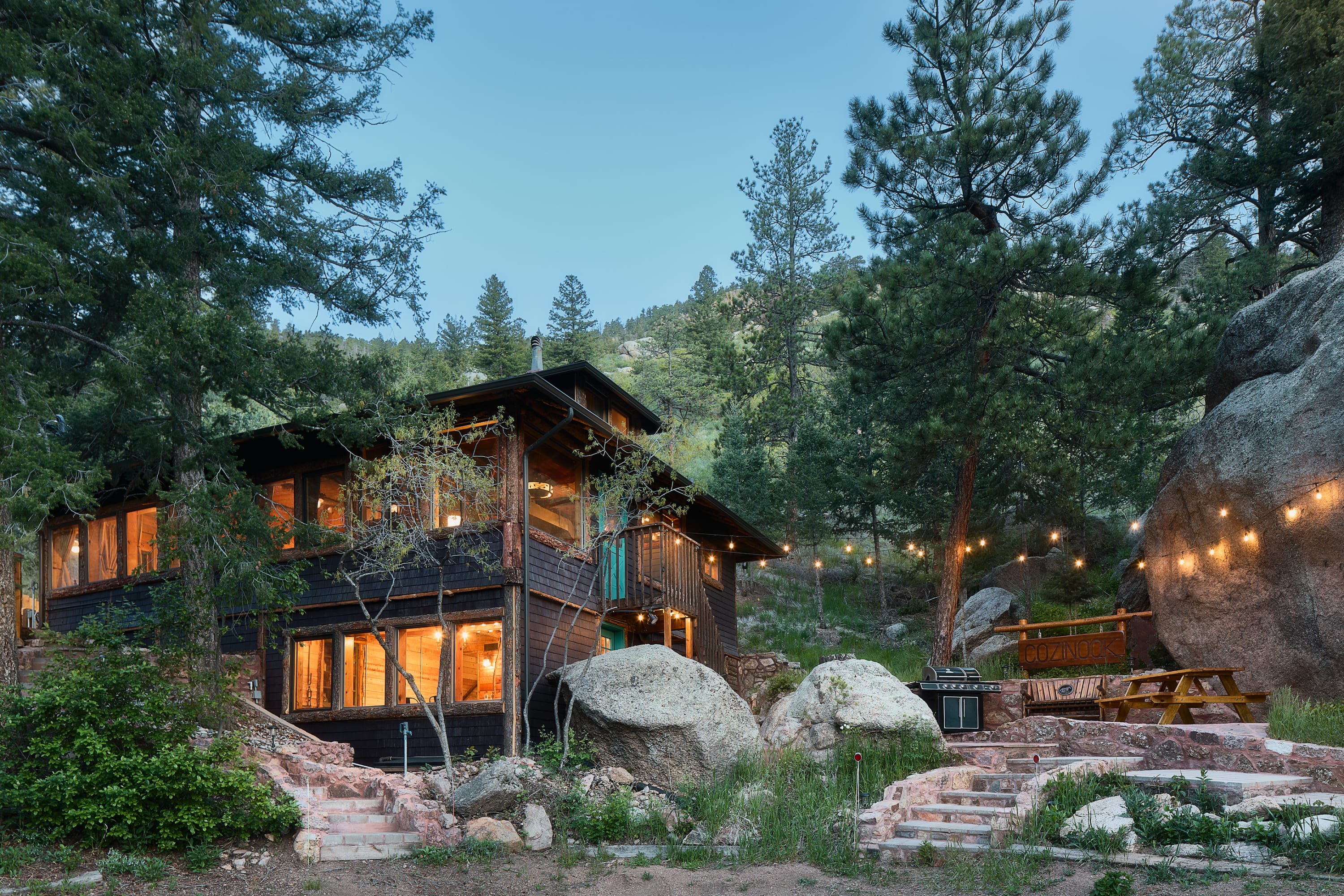 Cabin with Pikes Views, Fireplace, Walk to Winery — Cascade-Chipita Park, CO — vacation rental