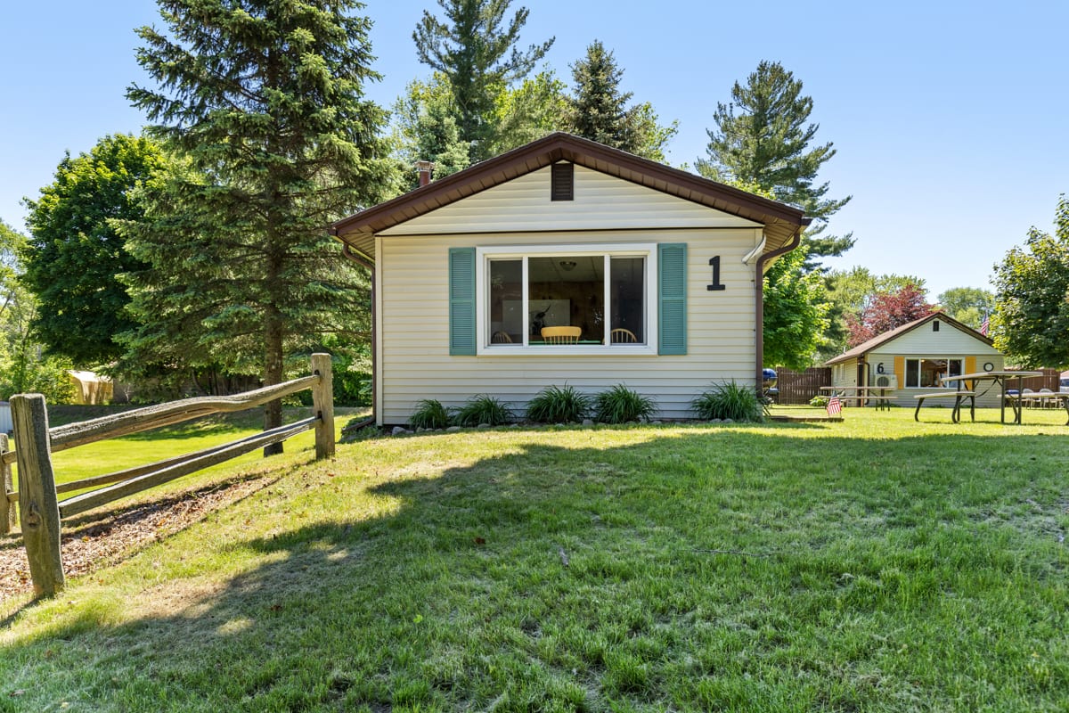 Unwind by Chippewa Lake w/ indoor pickleball court