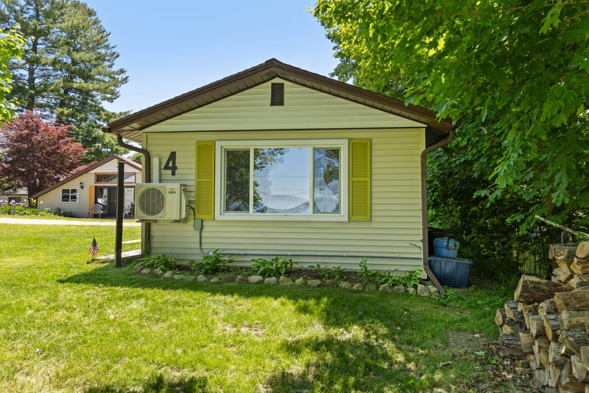 1BR Cozy Cabin- Small walk from Chippewa Lake