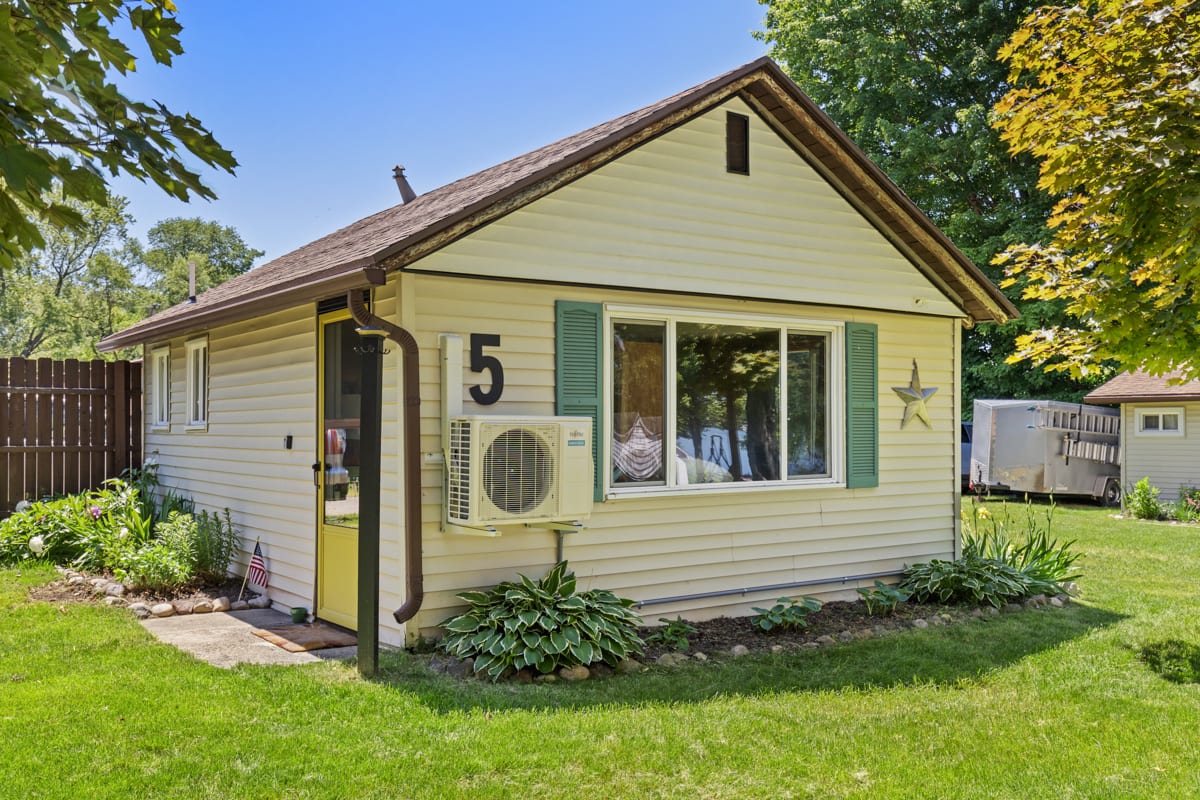 1BR Retreat in Chippewa w/ pickleball court