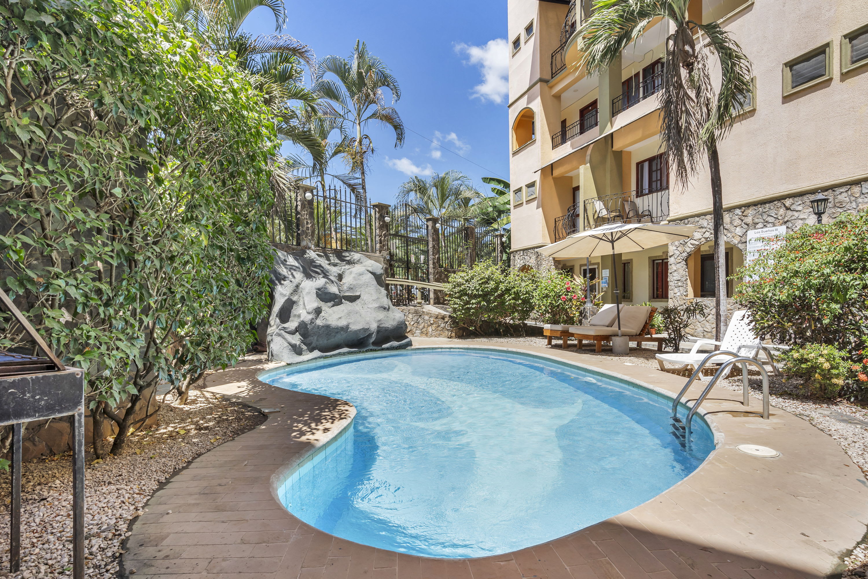 2-Bedroom Condo: 5-Minute Walk to Tamarindo Town - Vacation Rental in Tamarindo, Costa Rica