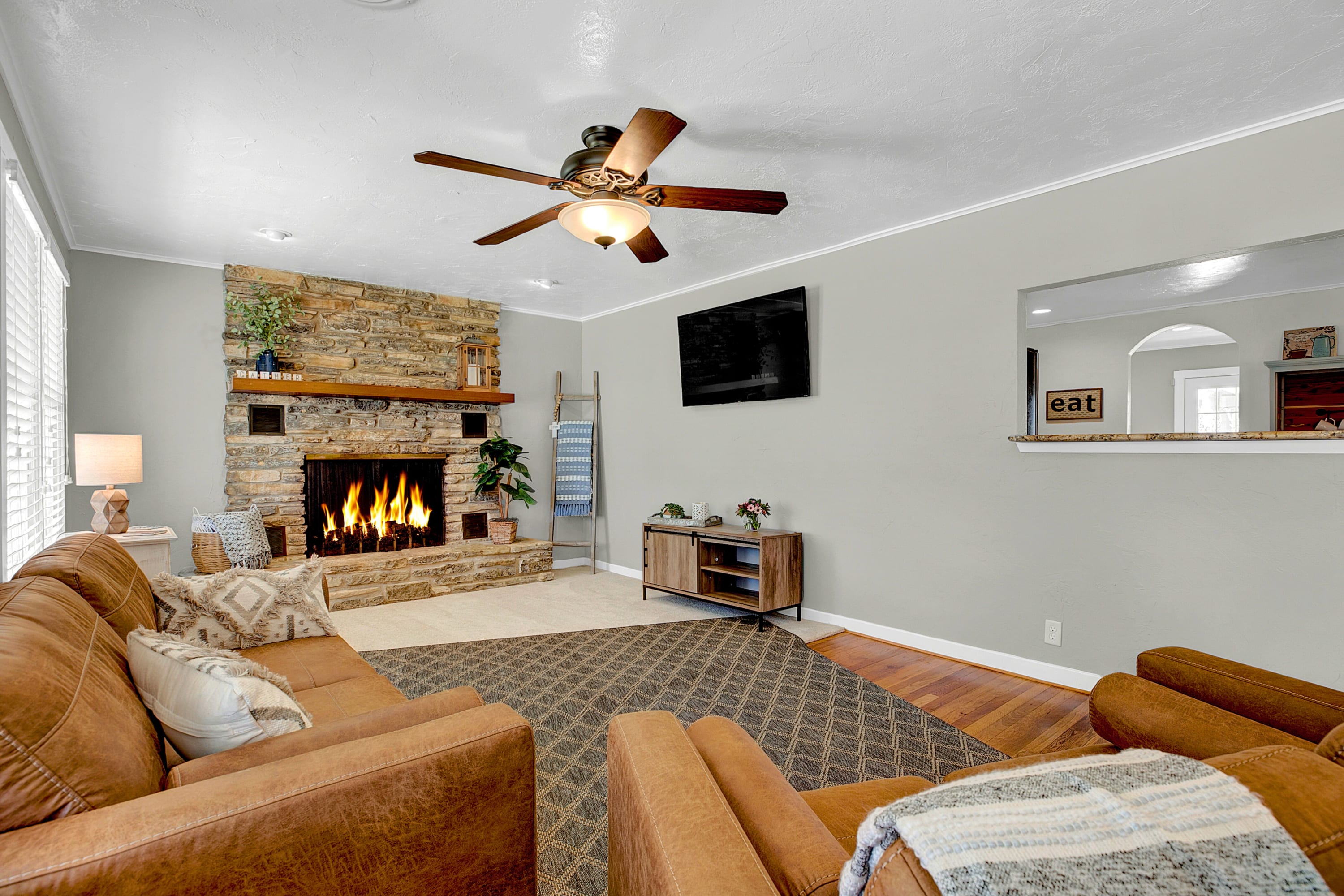 Bell Haus - Hot Tub, Fire Pit & Walk to Main St — Fredericksburg, TX — vacation rental