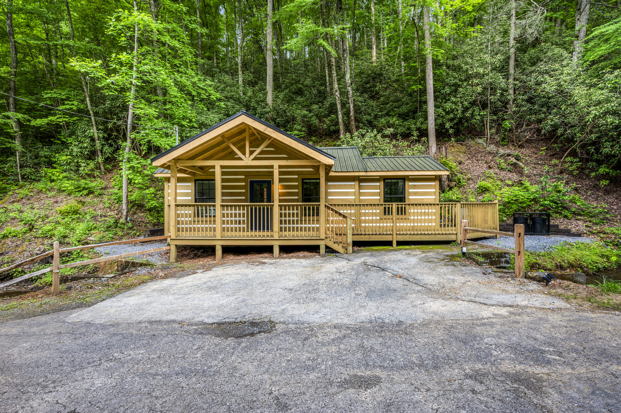 Pet-friendly: Firepit, Games, & 2bdrm Cabin! - Gatlinburg, TN