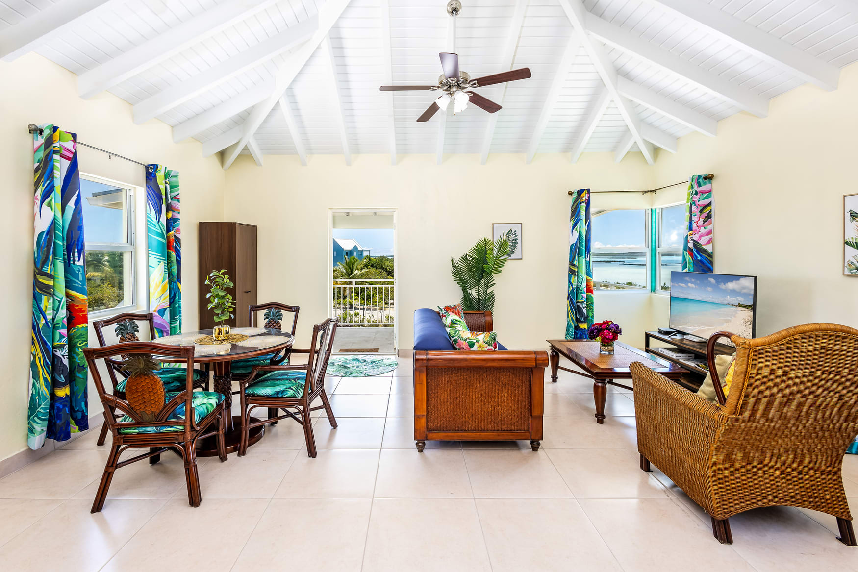 Chalk Sound | Lagoon Views | Walk to Sapodilla Bay in TKCA 1ZZ Providenciales, Turks and Caicos Islands