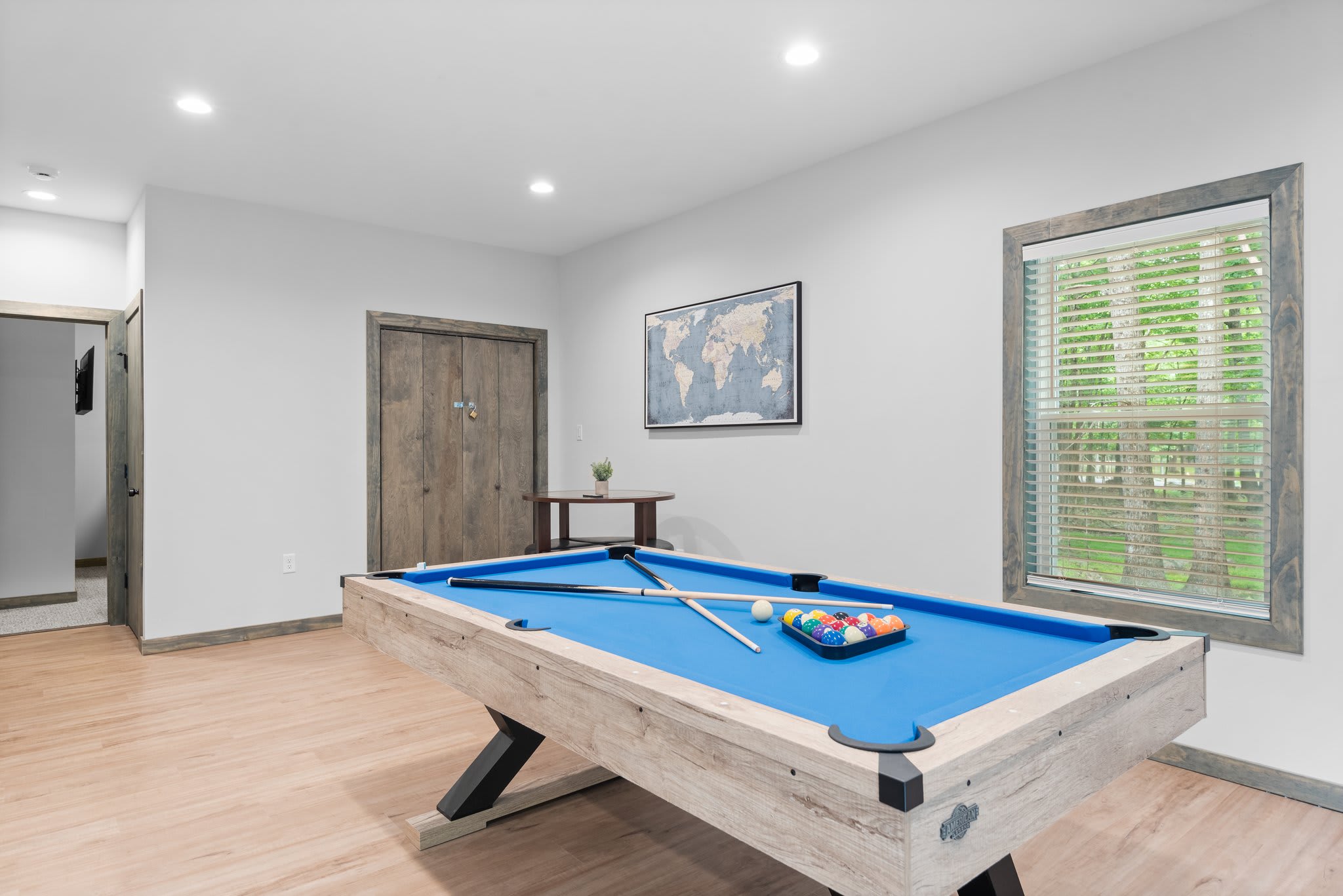 Open, airy, and made for fun. Whether you're lining up the next shot or just hanging out, this room brings people together.