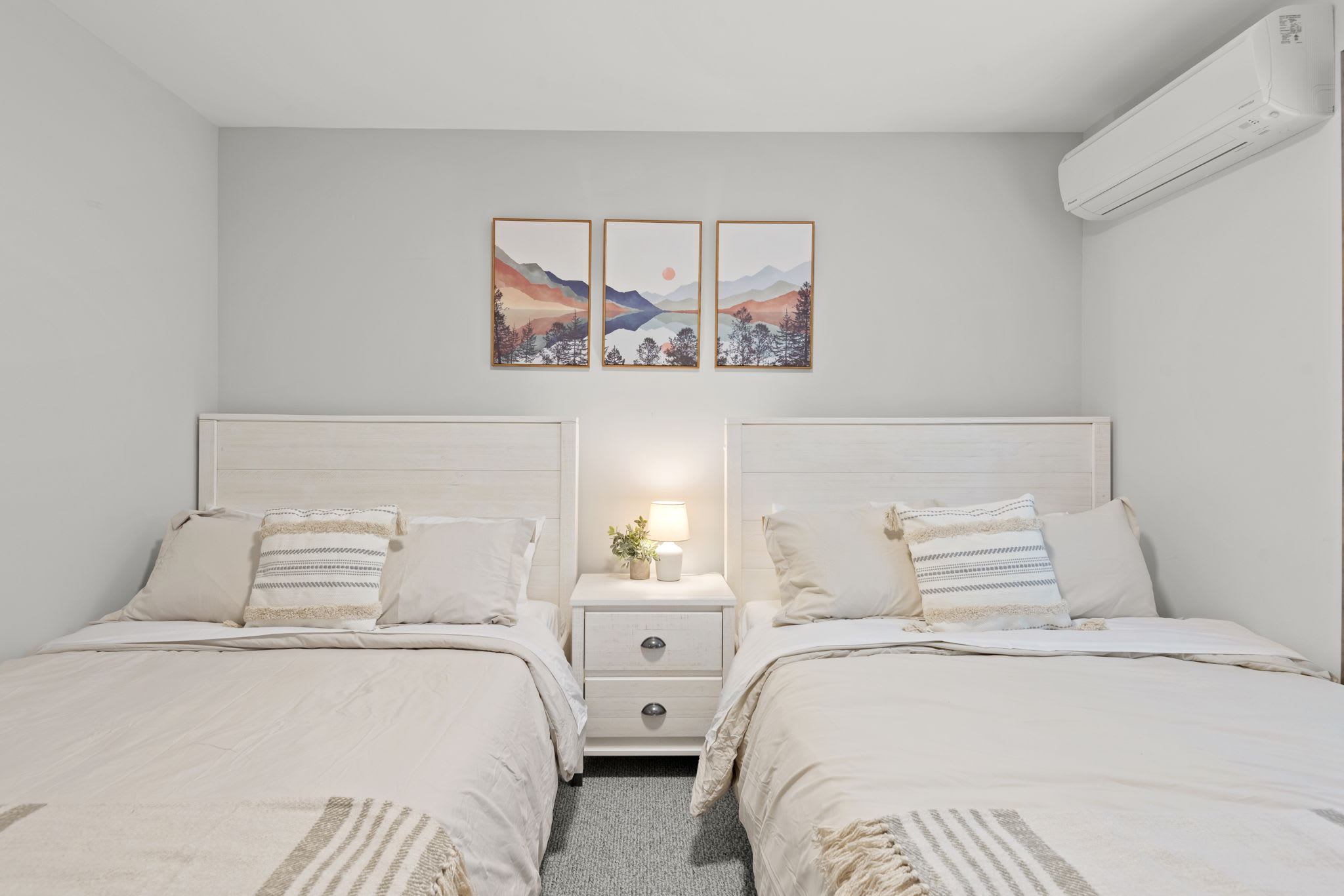 Front-Facing View
Balanced and bright with nature-inspired artwork and neutral bedding, this space invites relaxation.