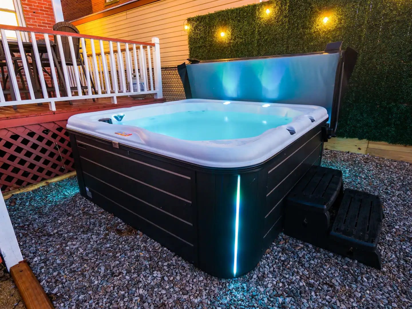 Fun upscale oasis w/hot tub near OSU & Short North
