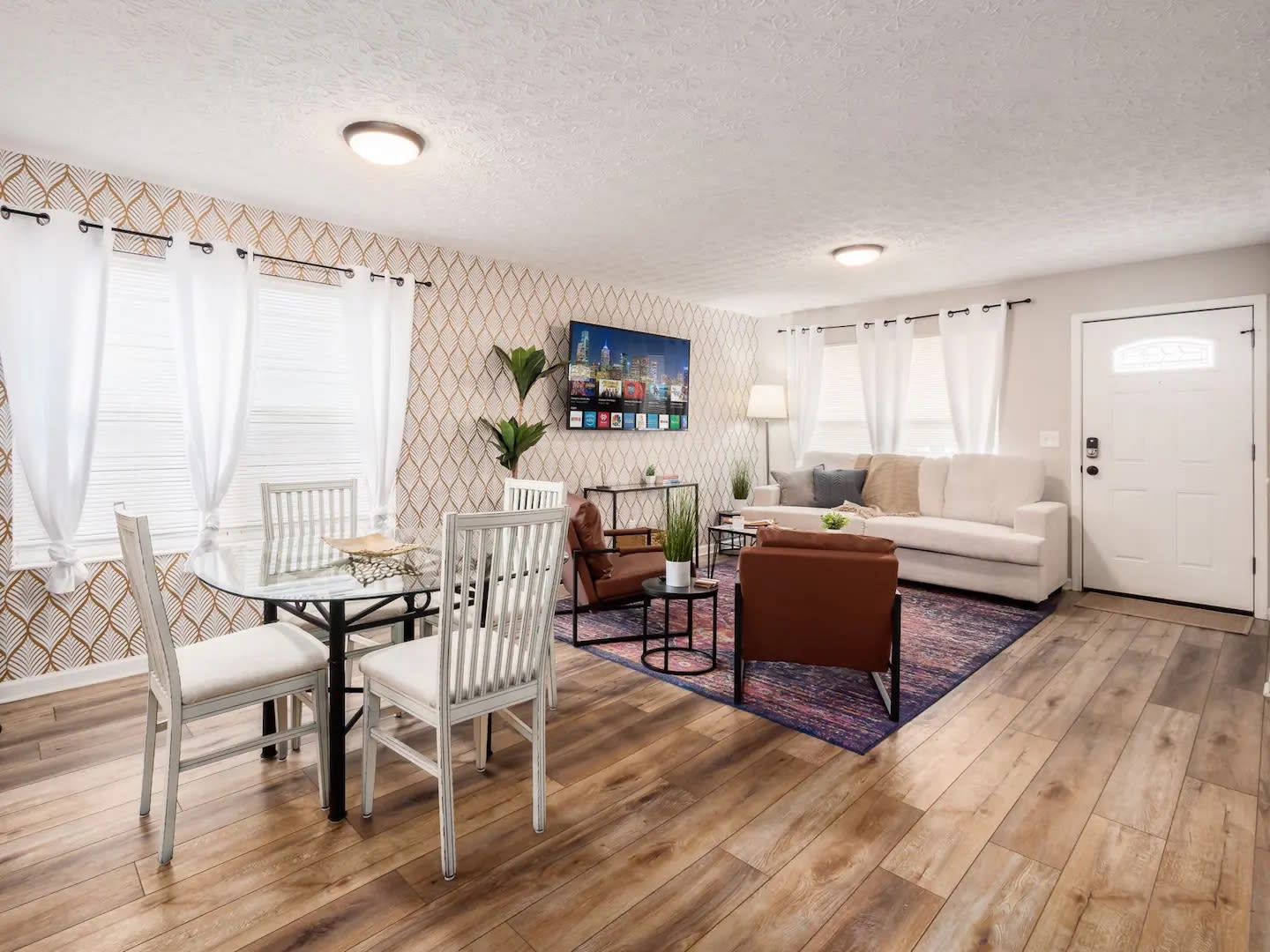 Urban Oasis w/Hot Tub Near Downtown & Arena Dist.