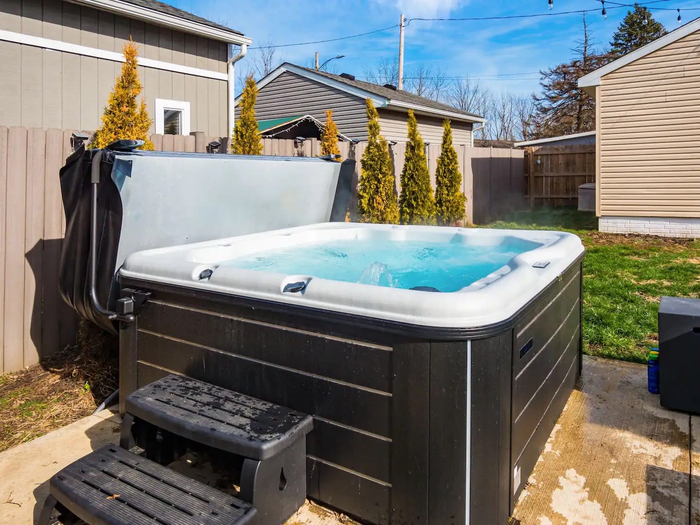 Urban Oasis w/Hot Tub Near Downtown & Arena Dist.