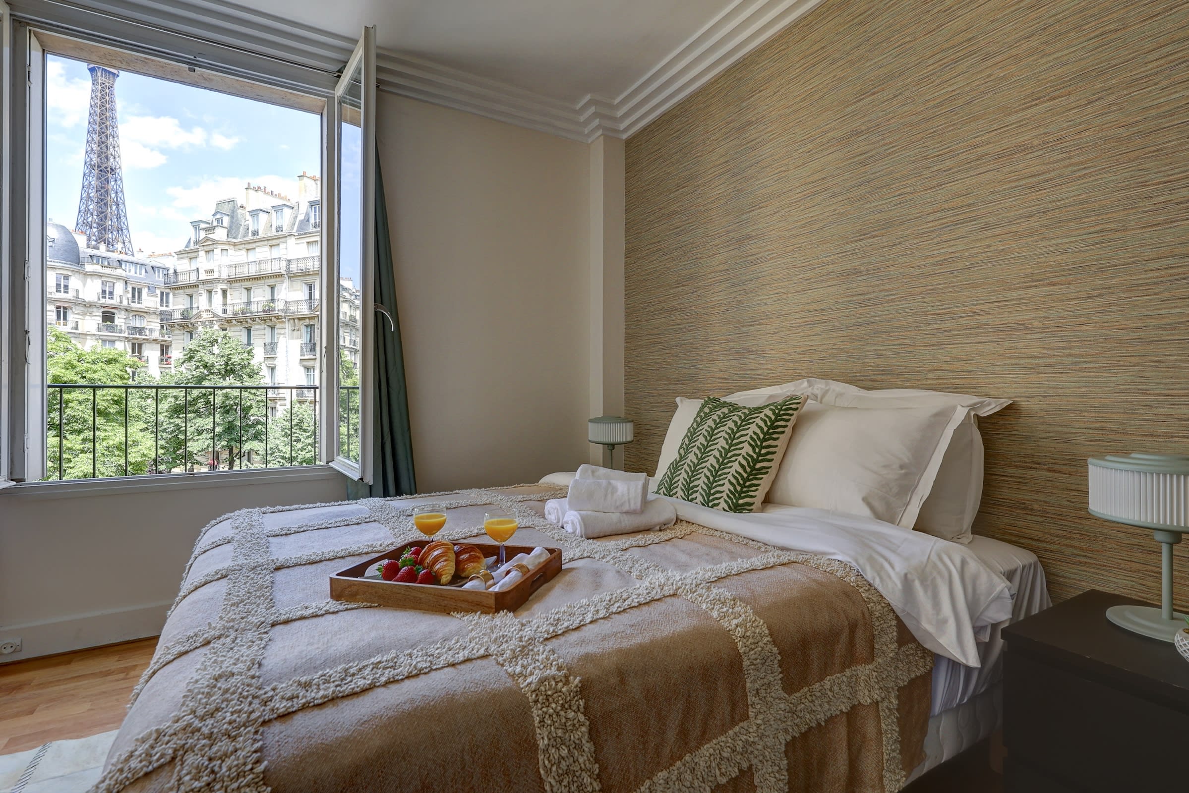 Stylish 1BR by Eiffel Tower & Champ de Mars - Photo 1