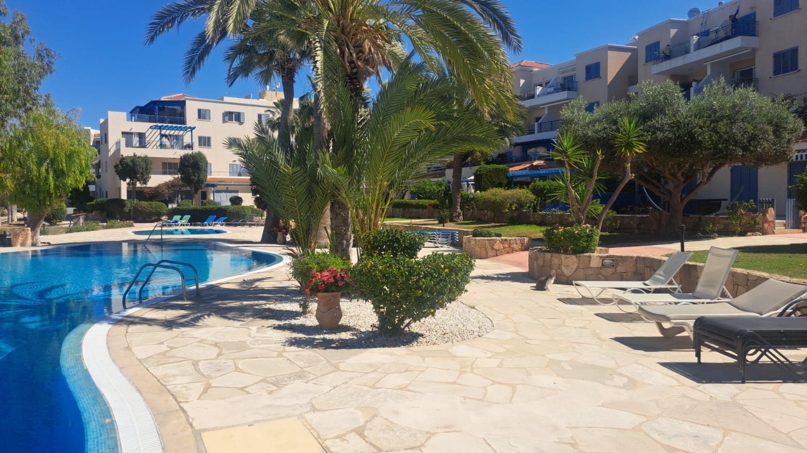 Kings Palace: Spacious 2BR with Sea Views and Large Patio