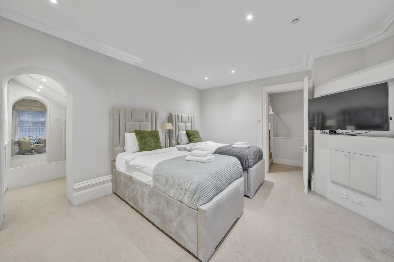 Split Level Apartment behind Harrods in Hans Place SW1X 0JY - Property image 15 - VivreStays
