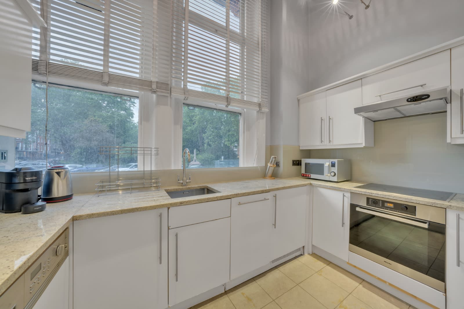 Split Level Apartment behind Harrods in Hans Place SW1X 0JY - Property image 16 - VivreStays