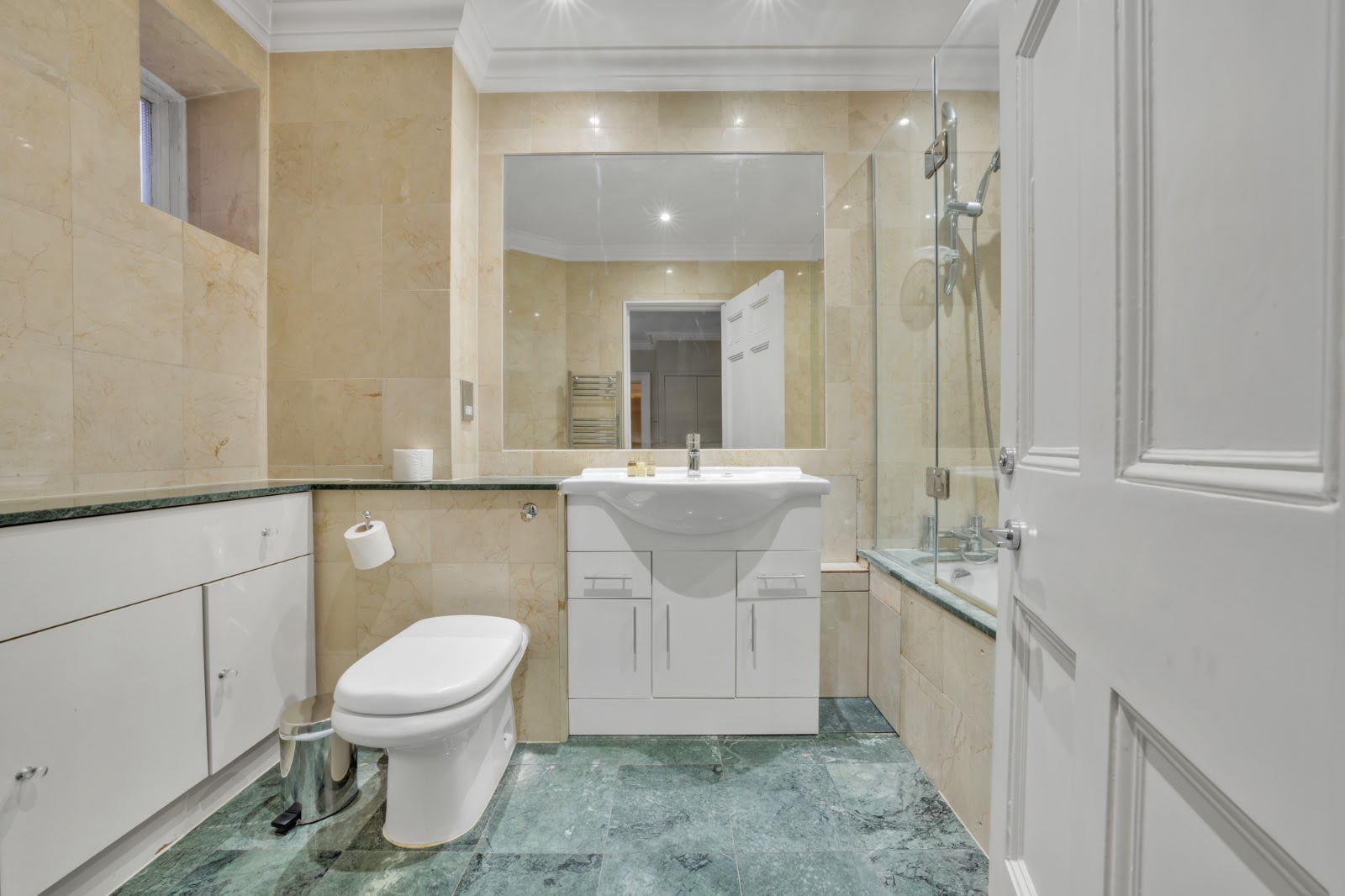 Split Level Apartment behind Harrods in Hans Place SW1X 0JY - Property image 17 - VivreStays