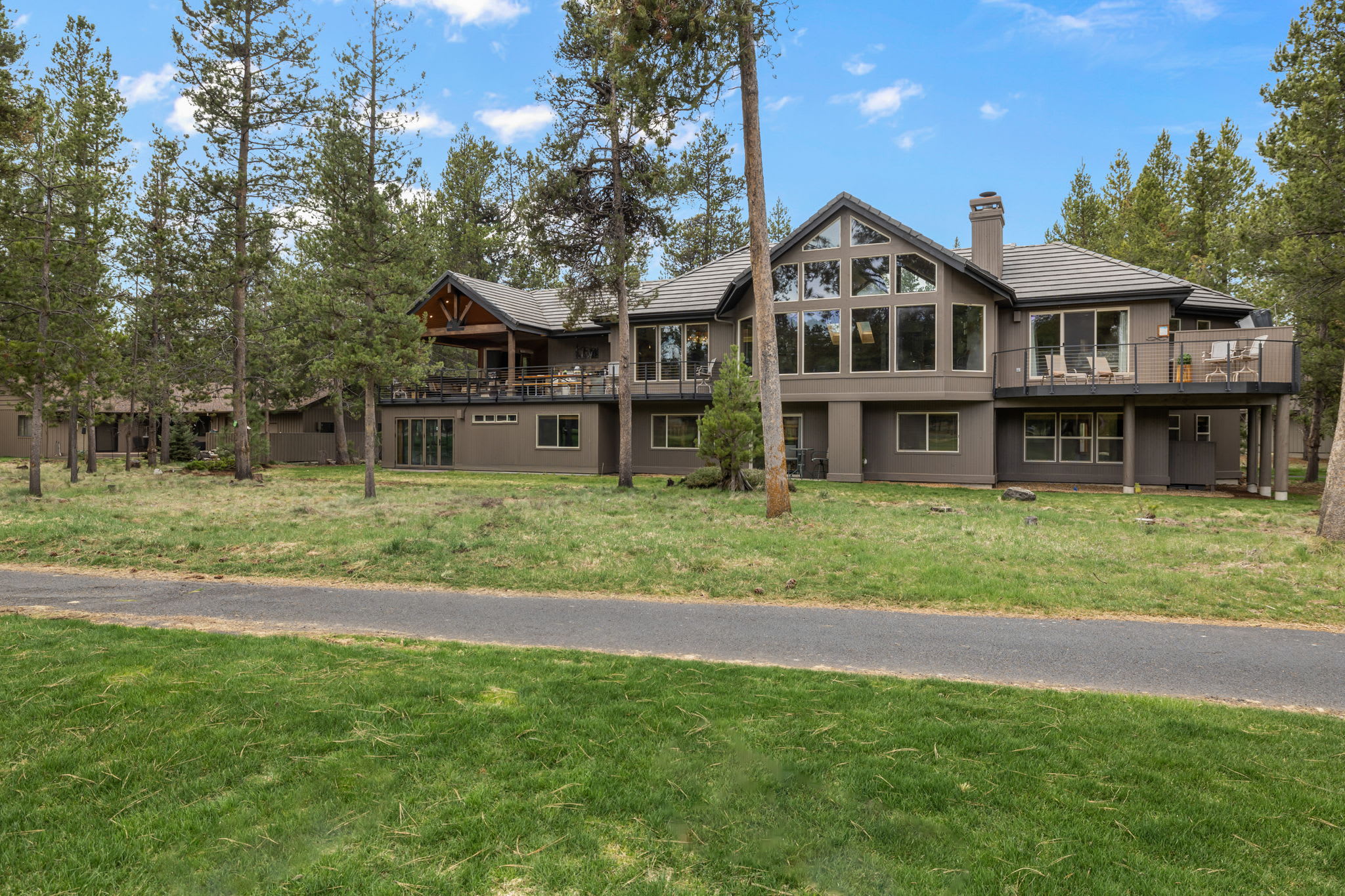 Fairway Lodge - 6 Bedrooms | Sunriver, OR