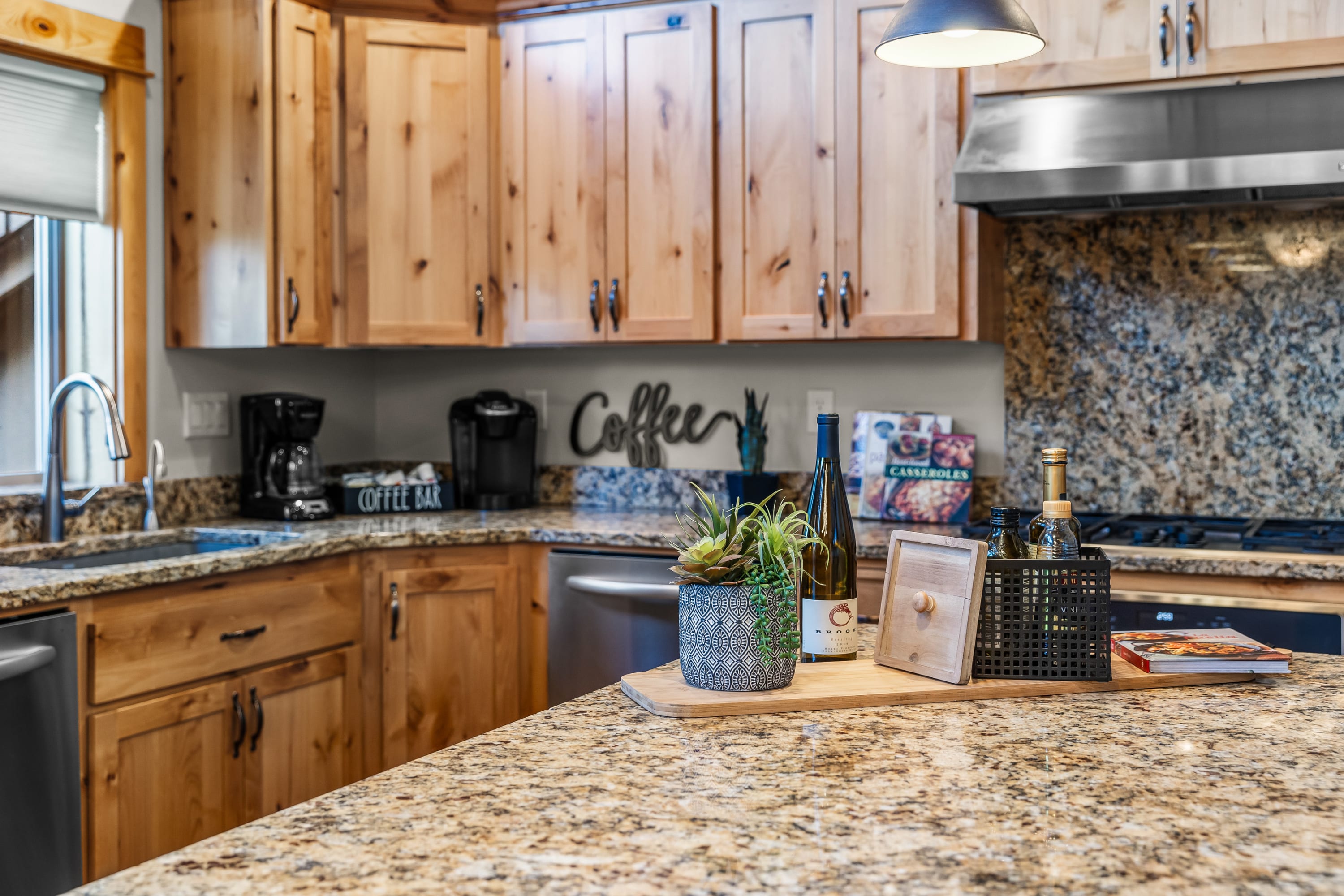 Black Bear Lodge, Granite Counters Throughout with Huge Island Bar