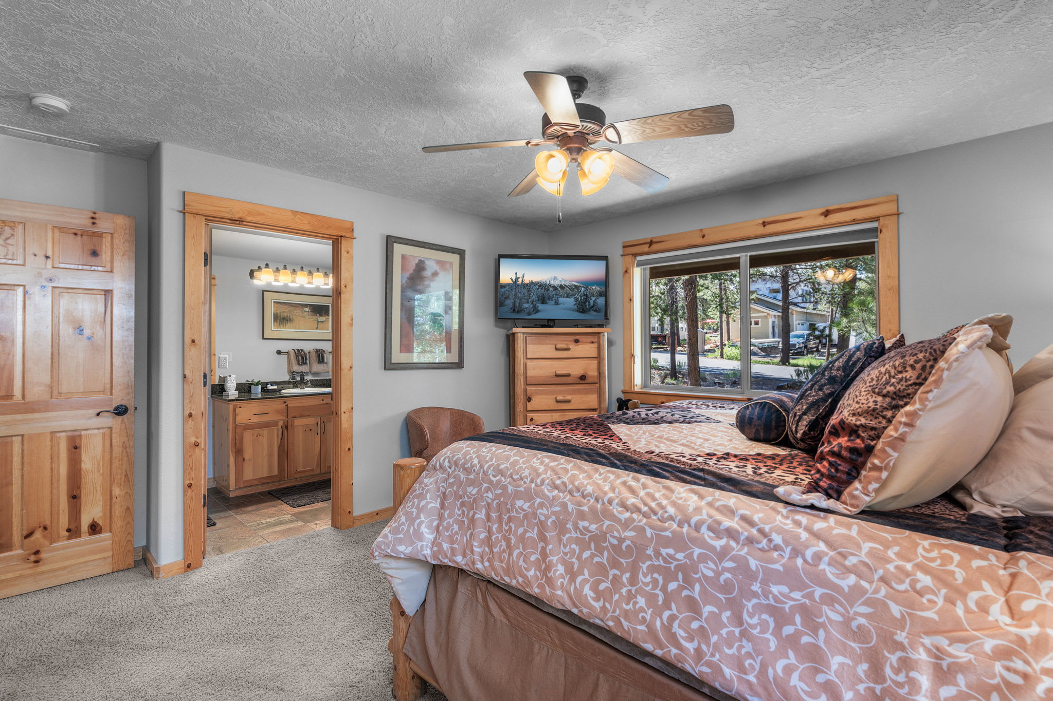 Black Bear Lodge - 7 Bedrooms | Sunriver, OR