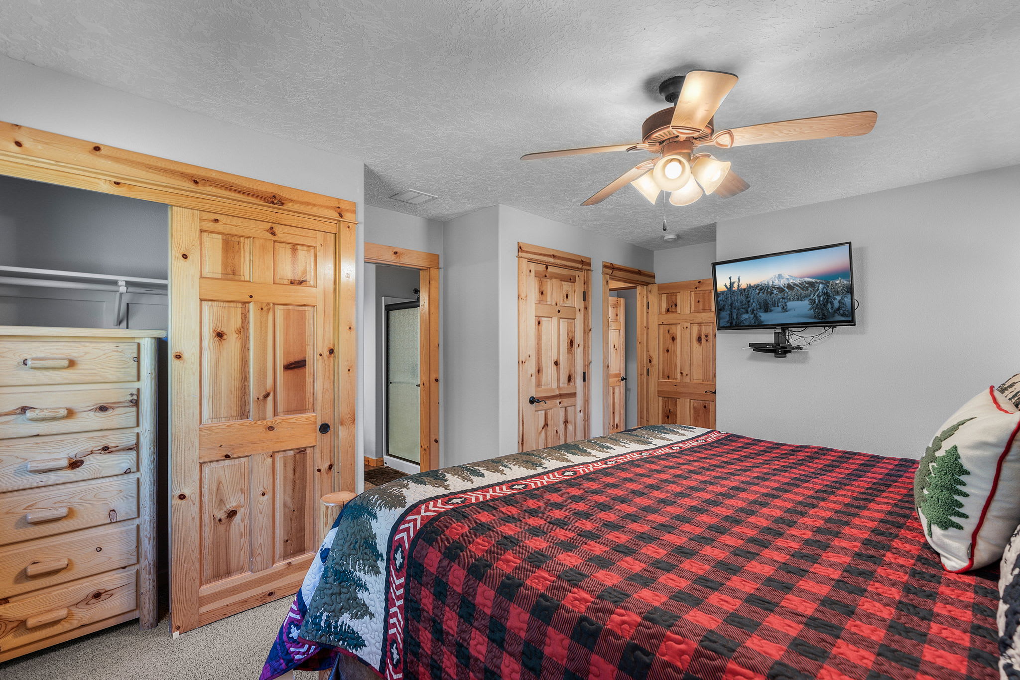 Black Bear Lodge - 7 Bedrooms | Sunriver, OR