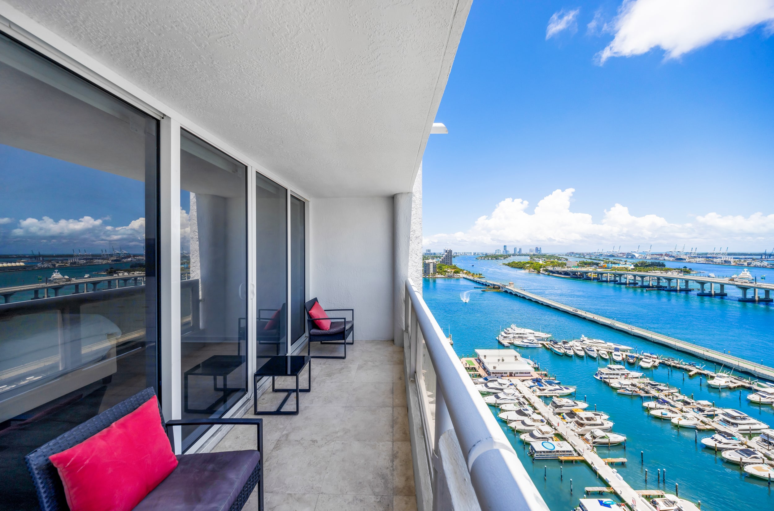 Waterfront Long-Stay | Private Balcony | StayCozy