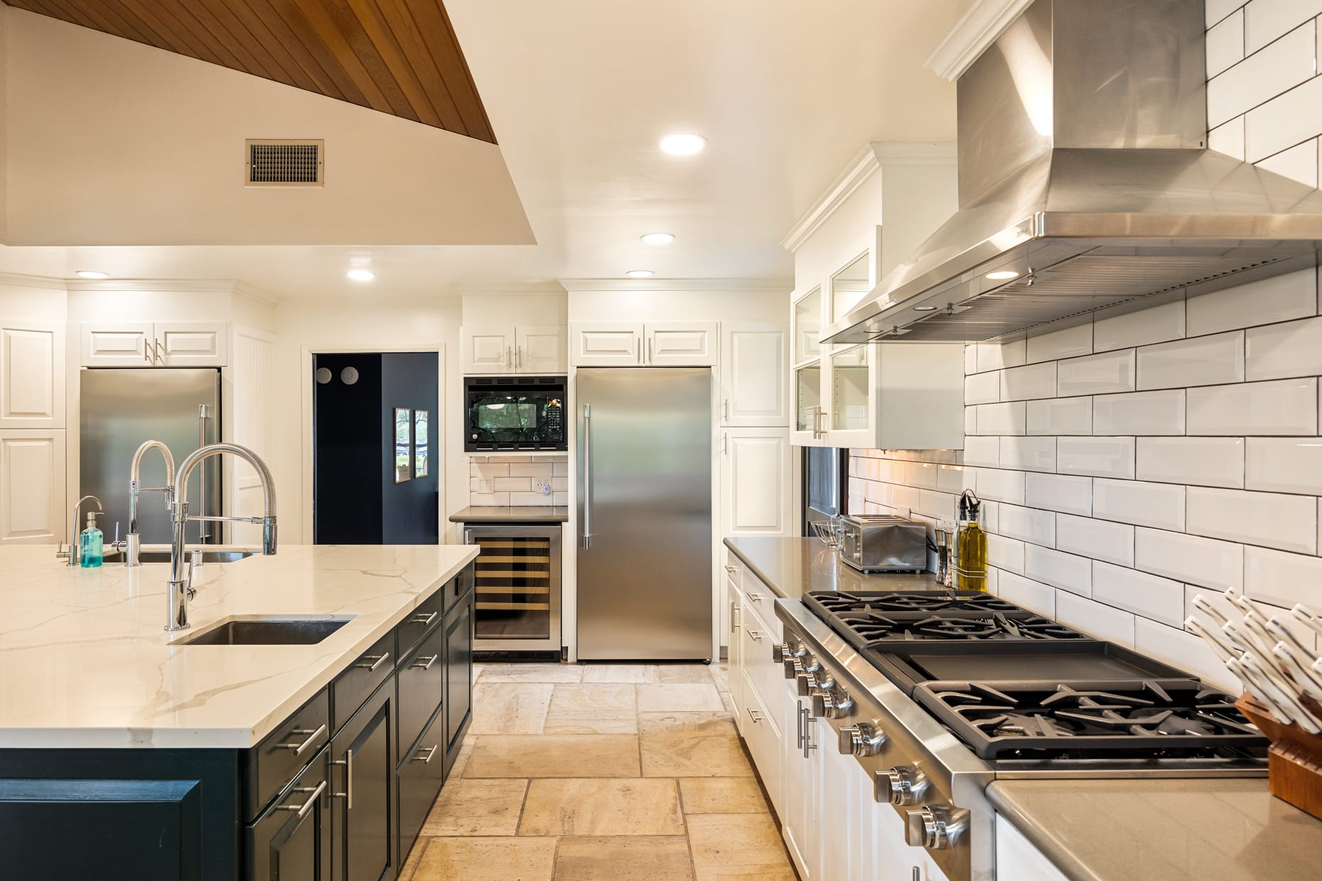 Brand new 8-burner gas stove for culinary enthusiasts.